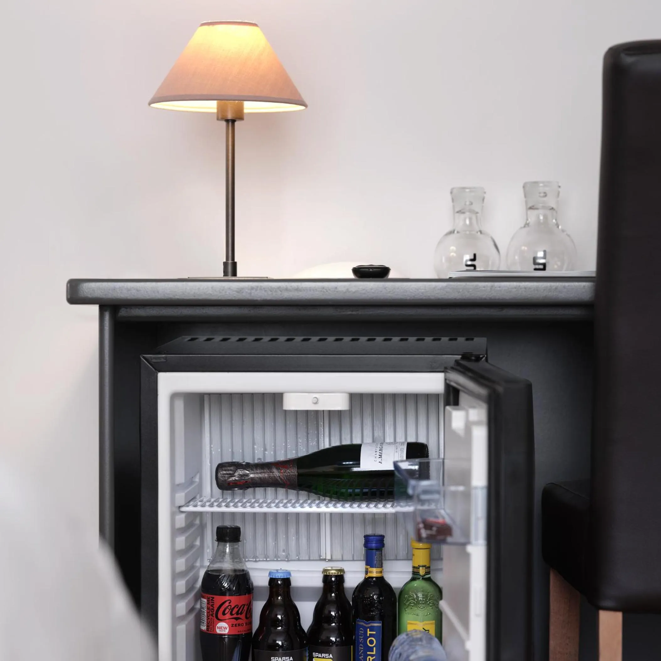 Food and drinks in Le 24 Hotel