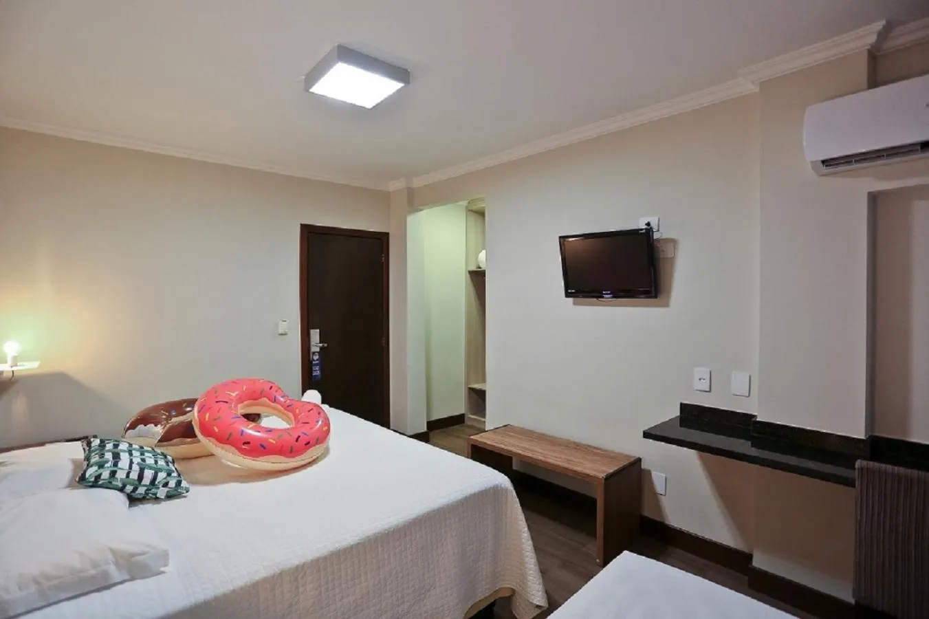 Bed in Sandri City Hotel