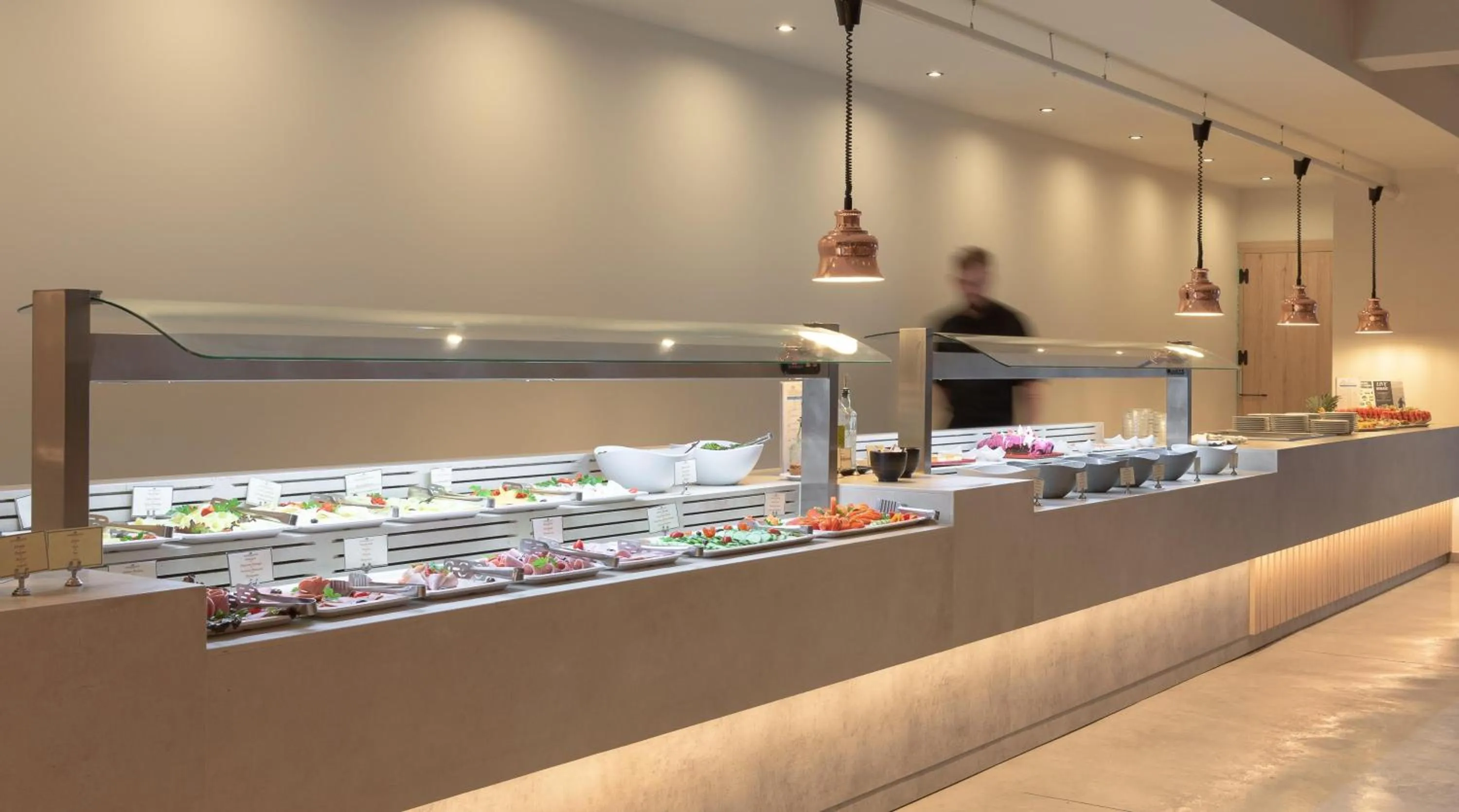 Restaurant/places to eat in Sergios Hotel