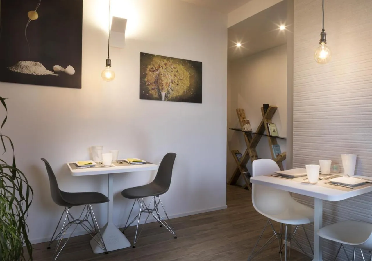 Dining area in B&B Le Farfalle