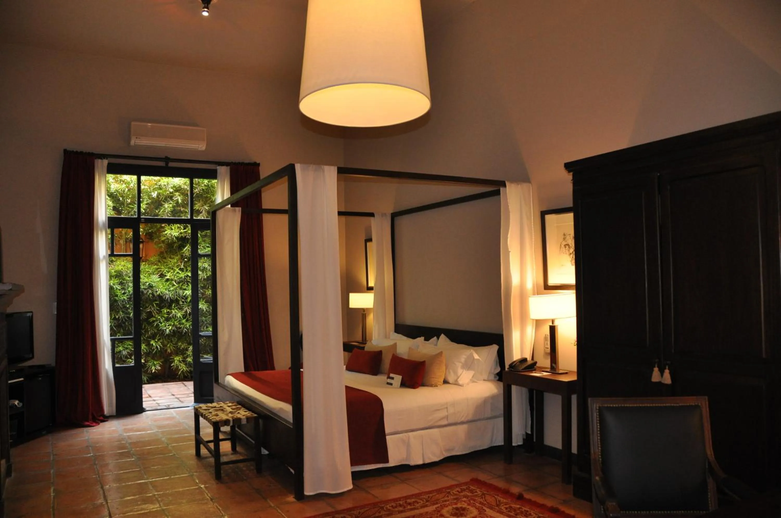 Bedroom, Bed in Legado Mitico Salta Hotel Boutique