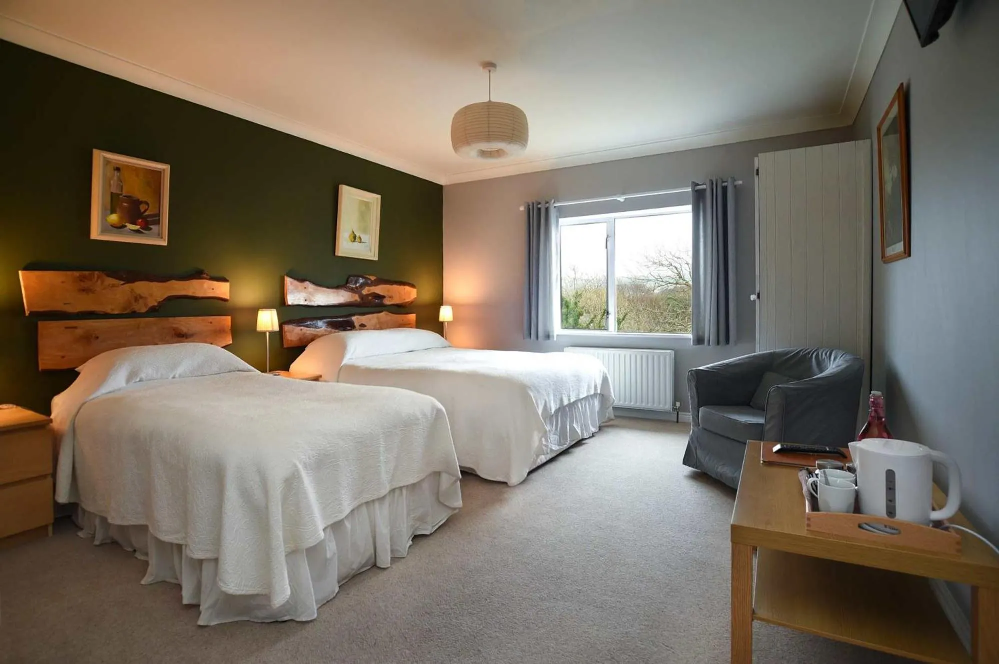 Photo of the whole room, Bed in Sharamore House B&B