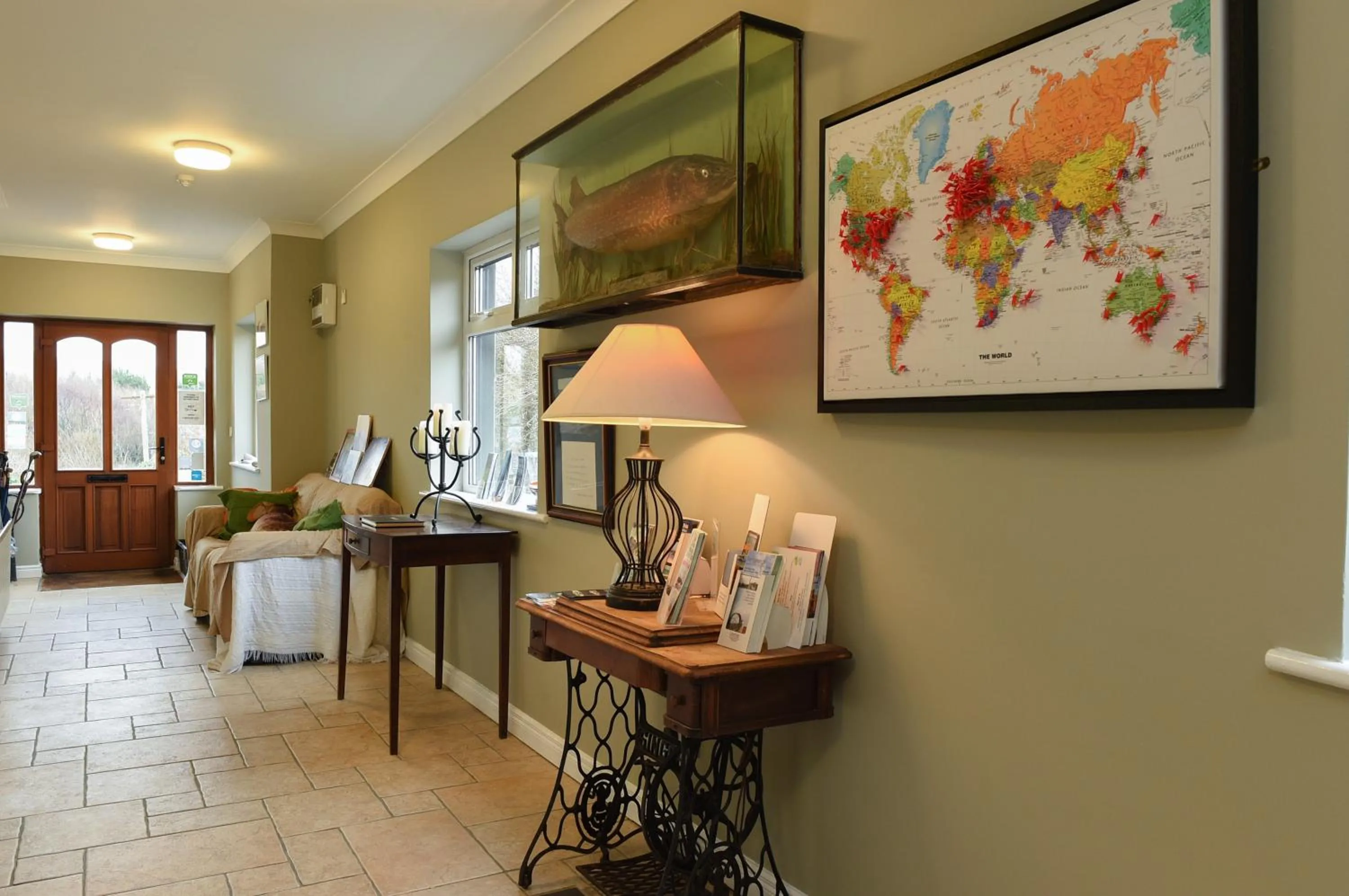 Communal lounge/ TV room in Sharamore House B&B