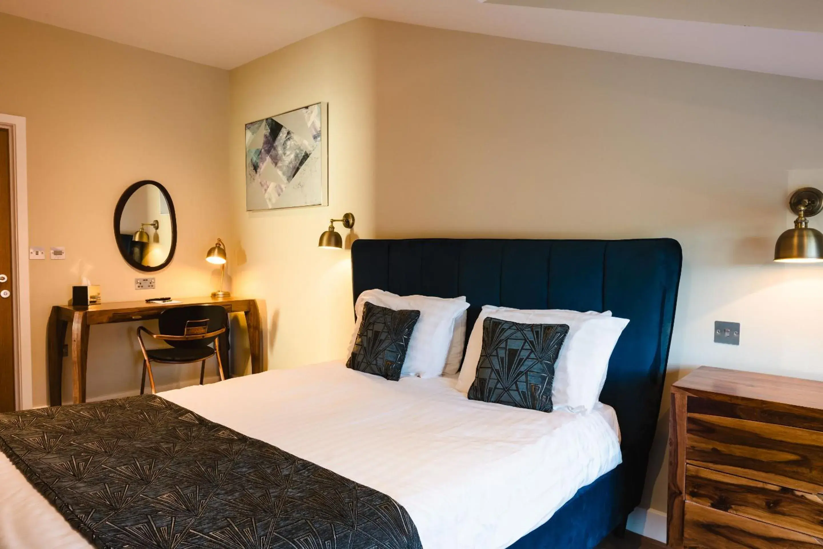 Bedroom, Bed in Crown Lodge Hotel Bedroom, Bed in Crown Lodge Hotel