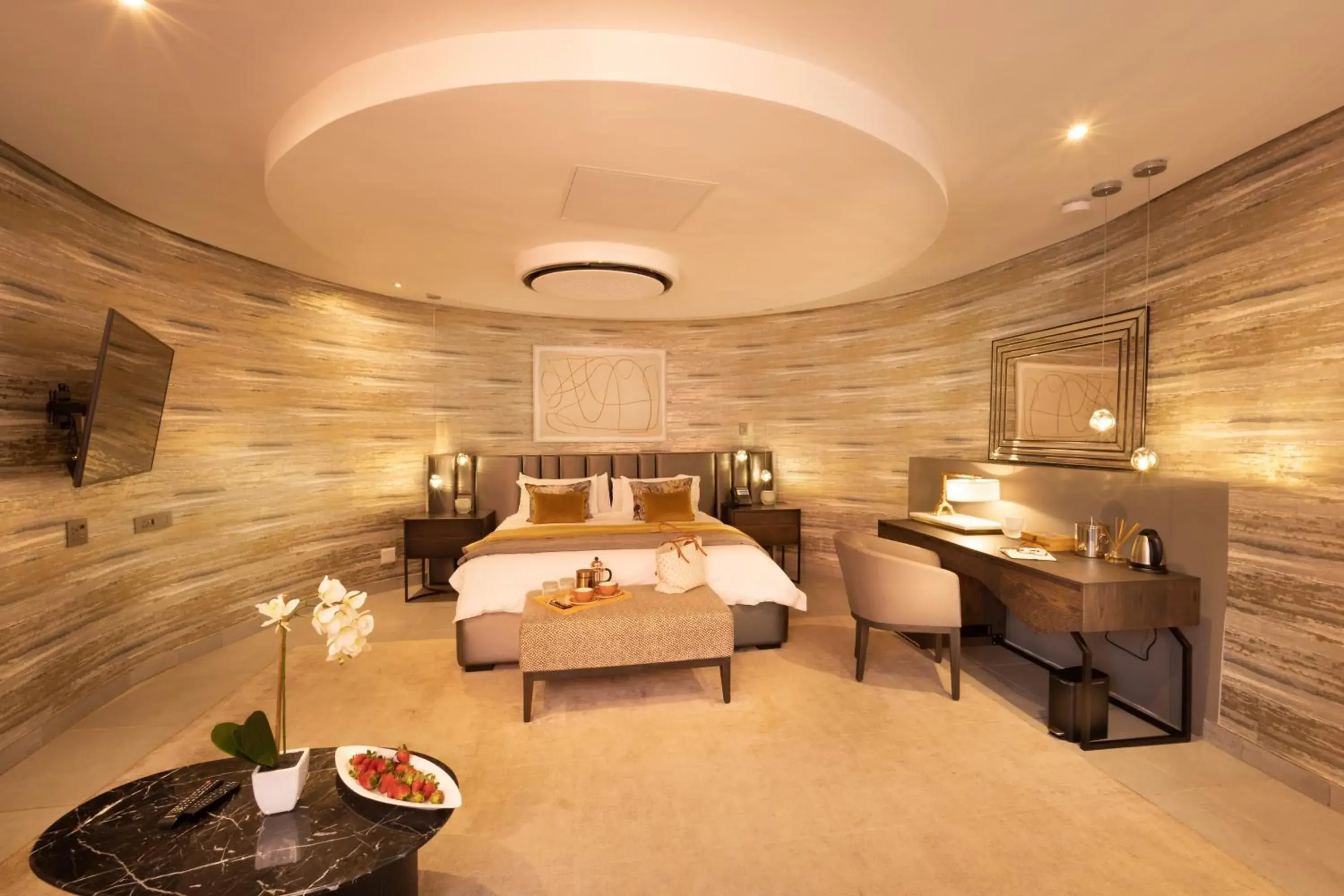 Living room, Bed in Angels View Hotel Living room, Bed in Angels View Hotel