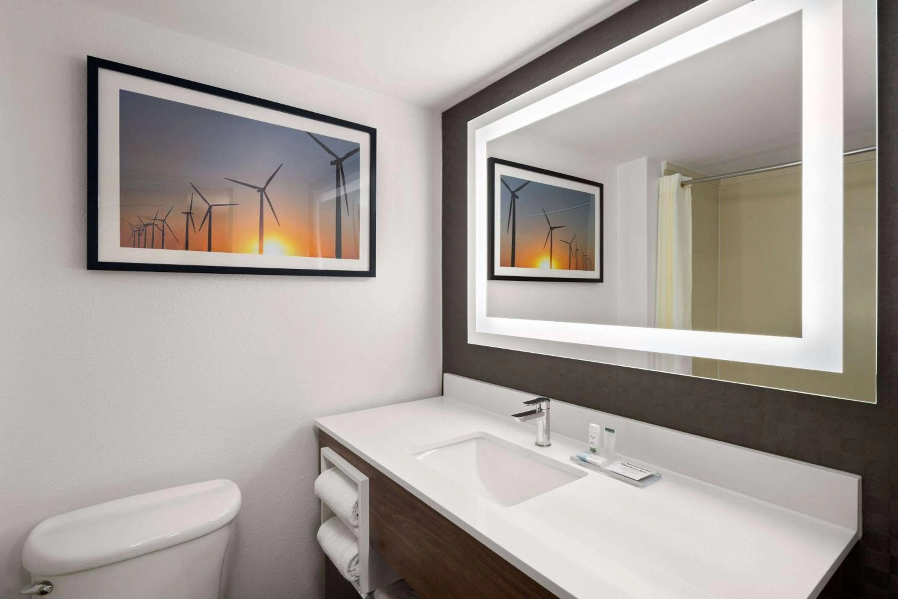 Bathroom in La Quinta by Wyndham Kennewick