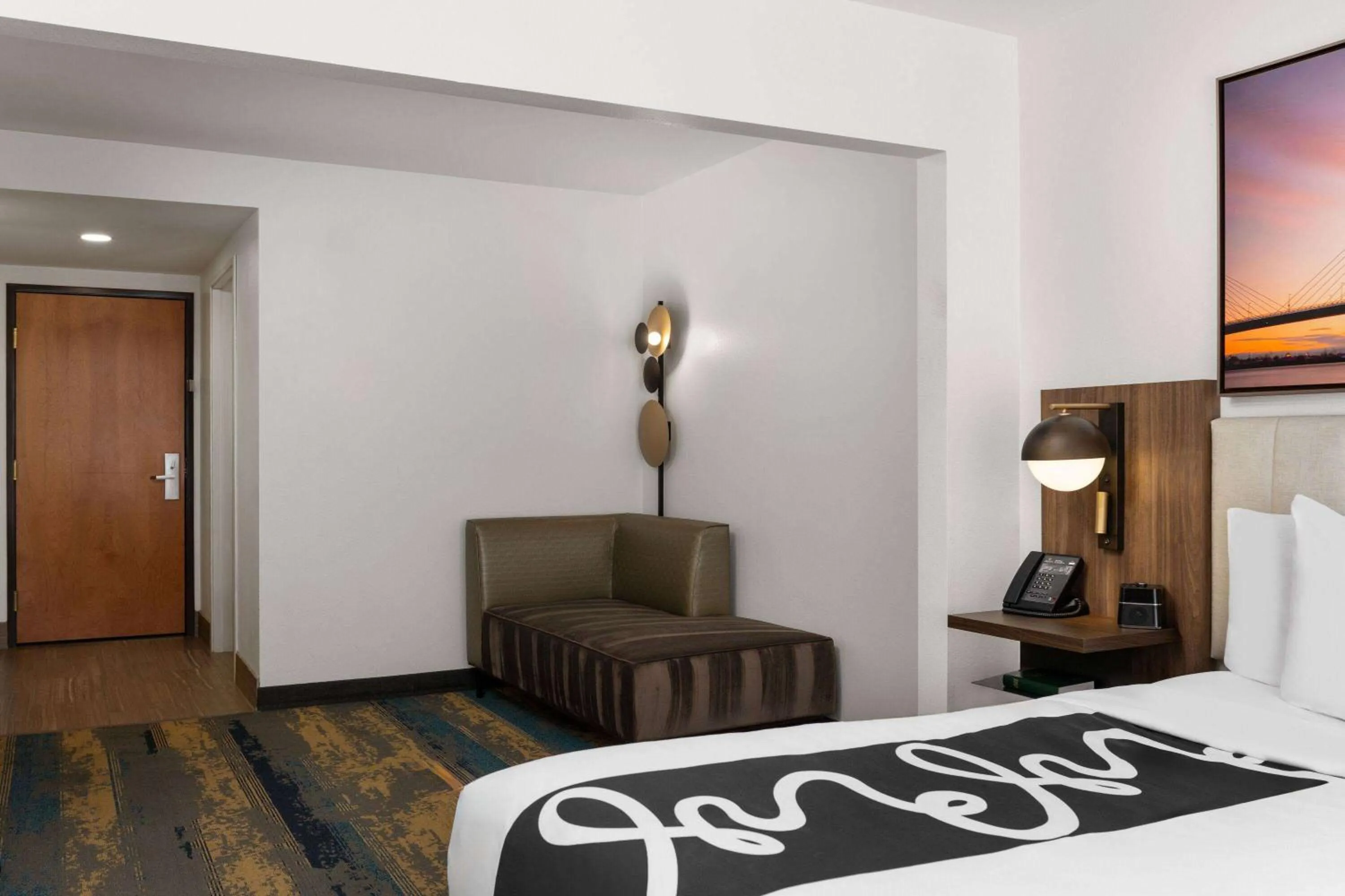 Photo of the whole room, Bed in La Quinta by Wyndham Kennewick