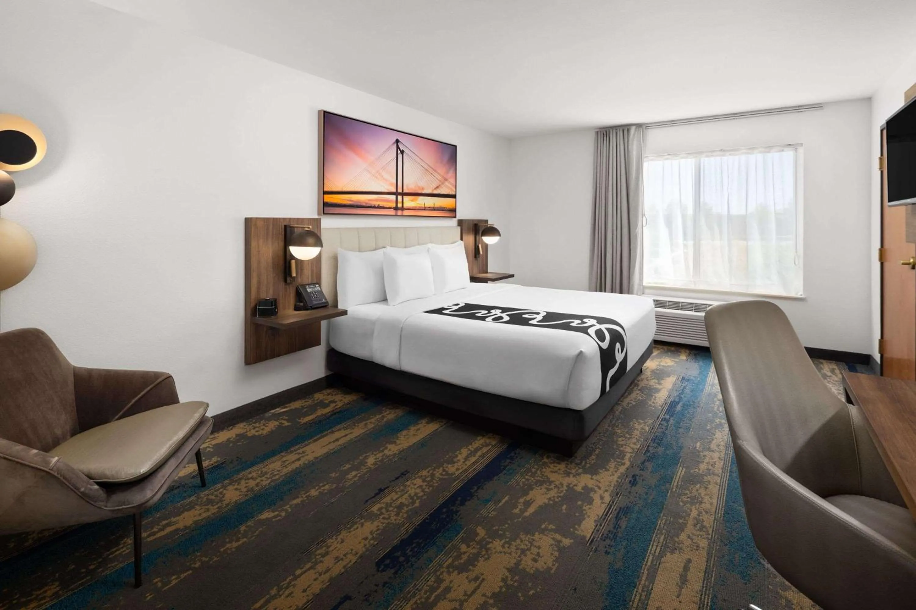 Photo of the whole room, Bed in La Quinta by Wyndham Kennewick