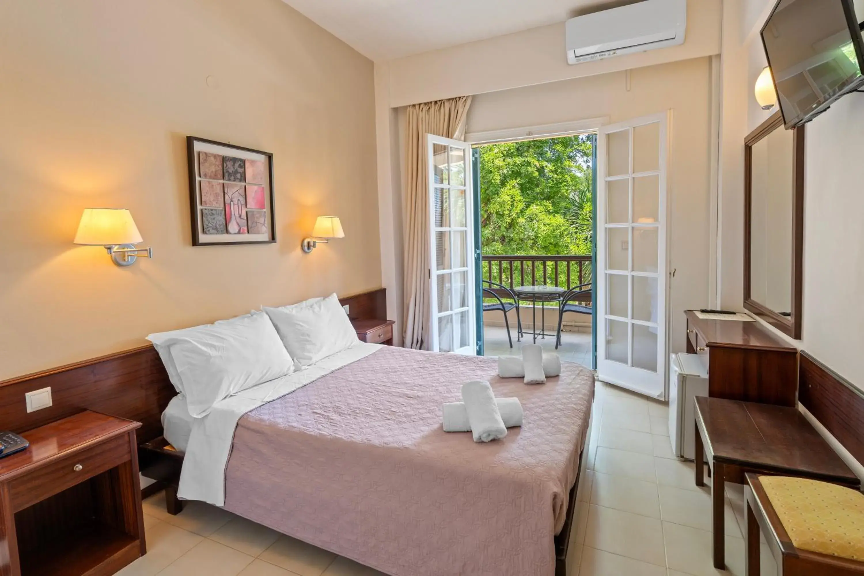 Bed in Fiori Hotel Bed in Fiori Hotel