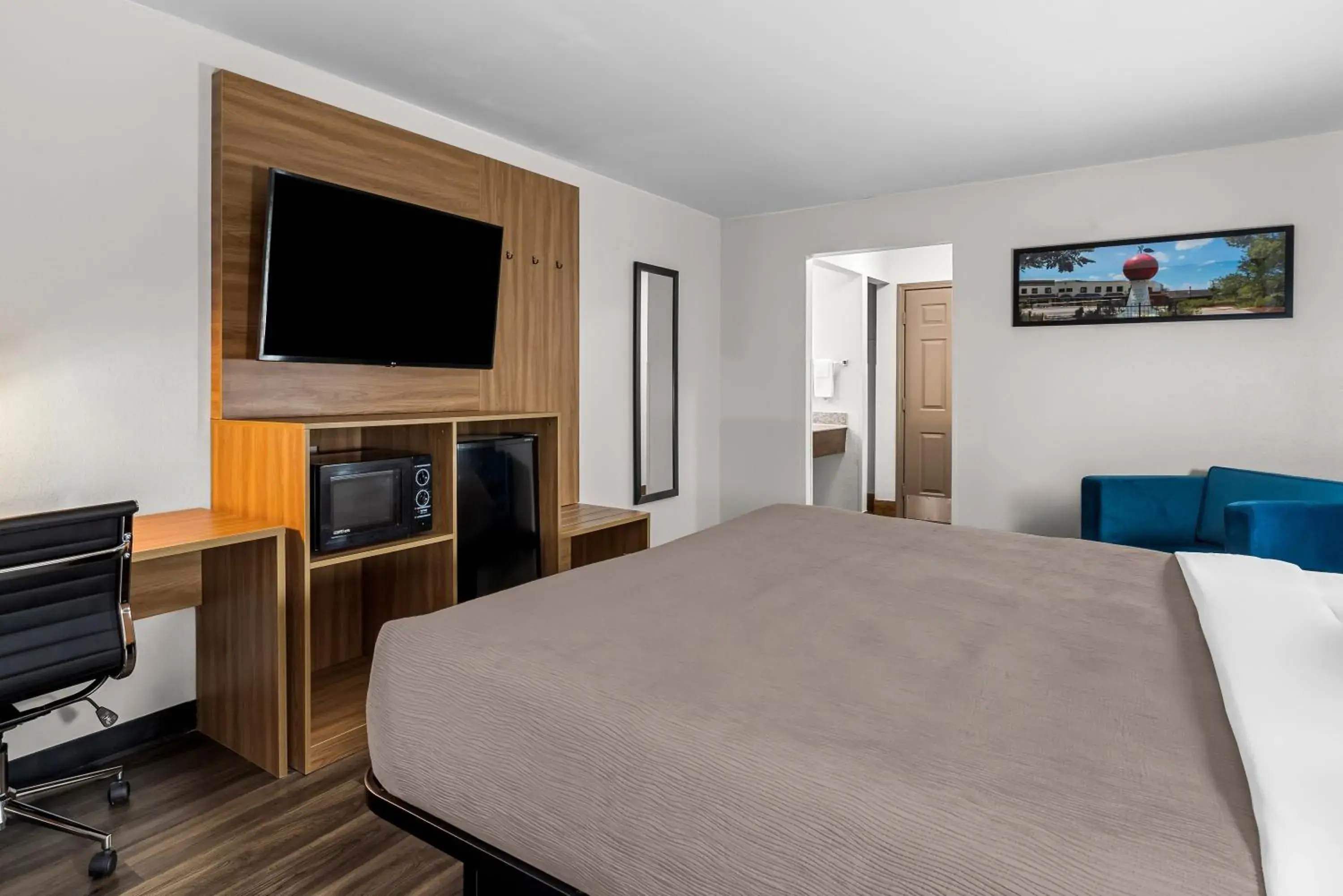 Bed in Quality Inn Bed in Quality Inn