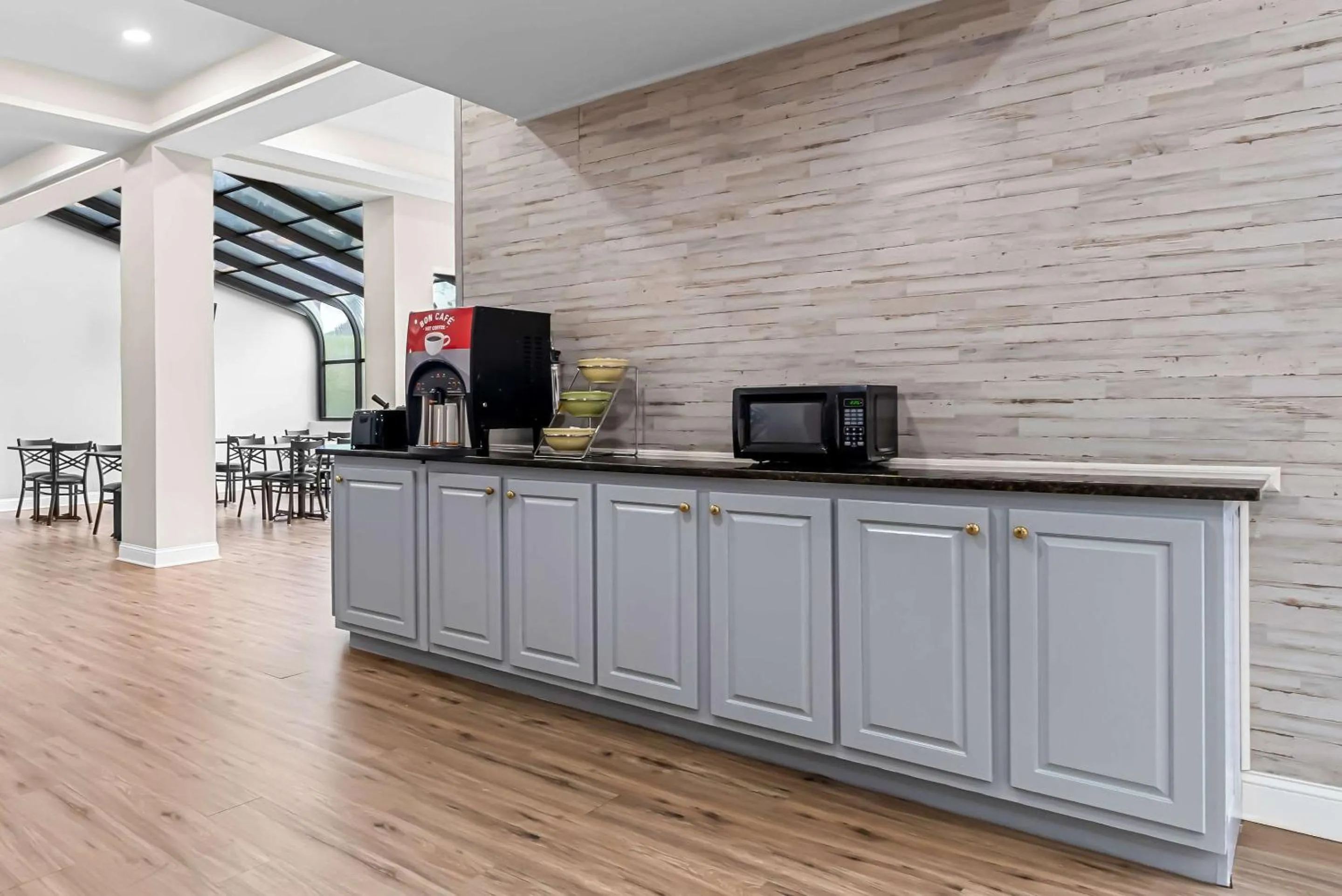 Breakfast in Quality Inn Cornelia