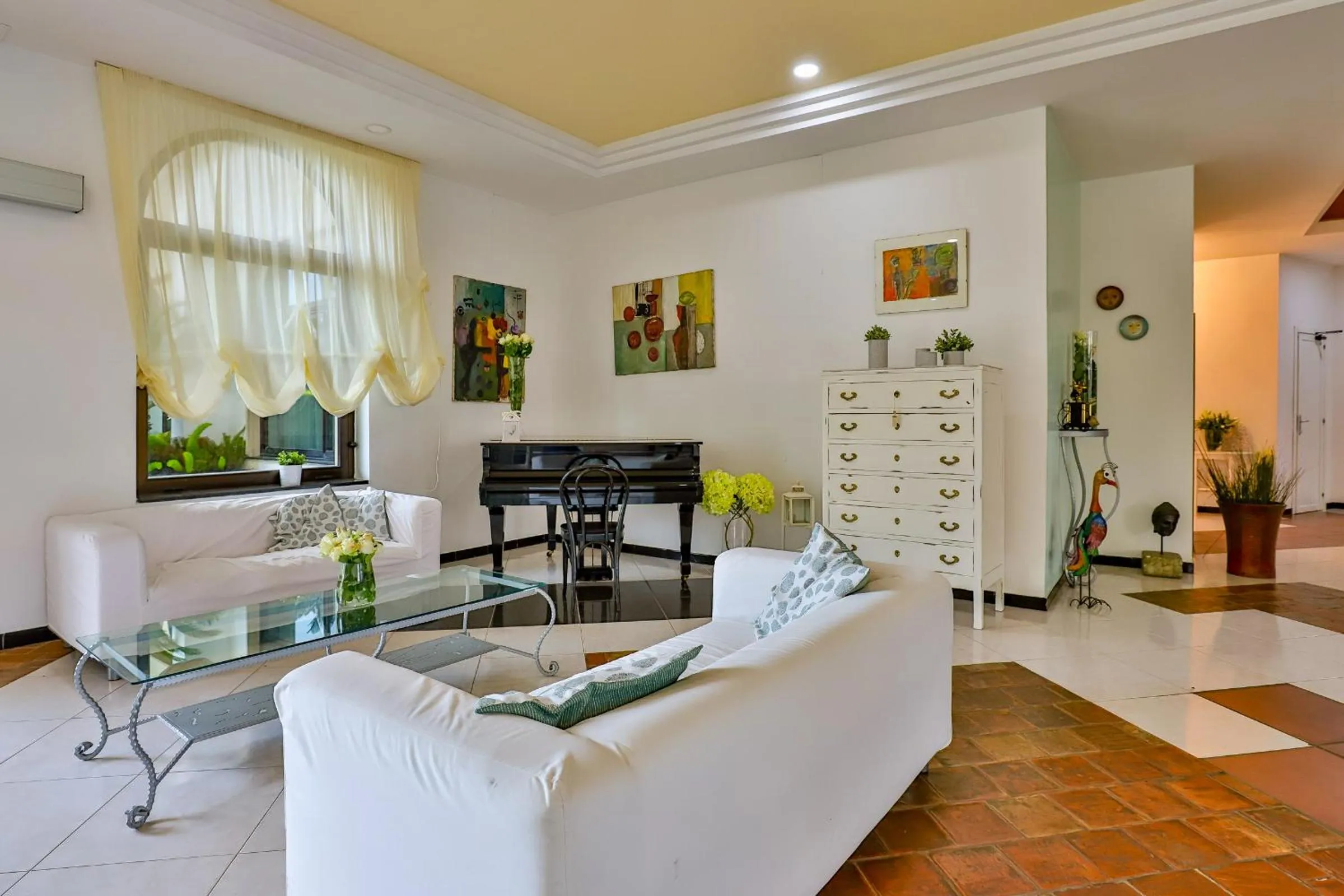 Seating area in Hotel Delfa