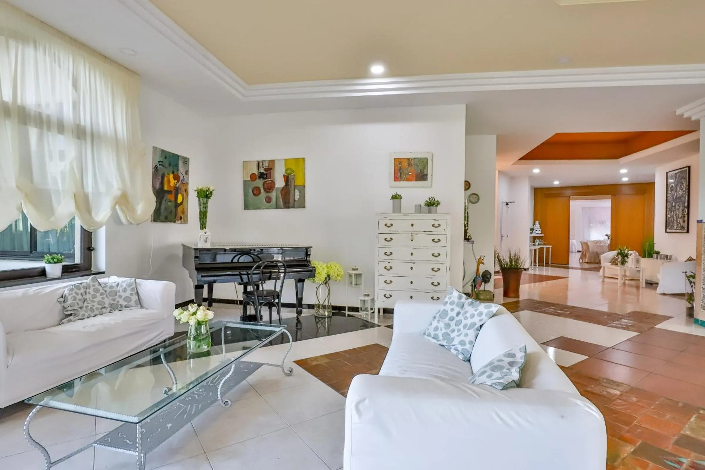 Seating area in Hotel Delfa