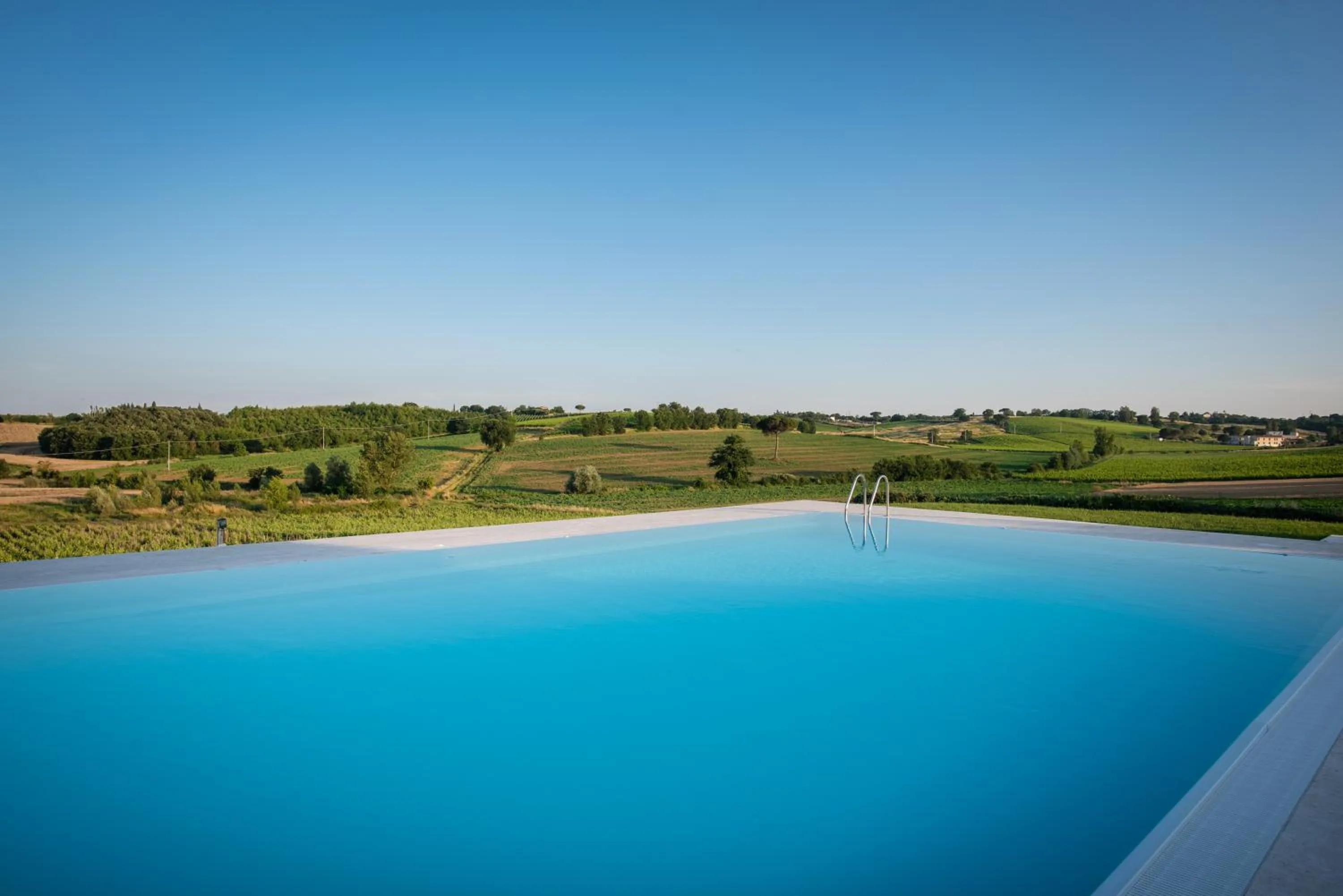 Pool view in Resort Borgo Syrah