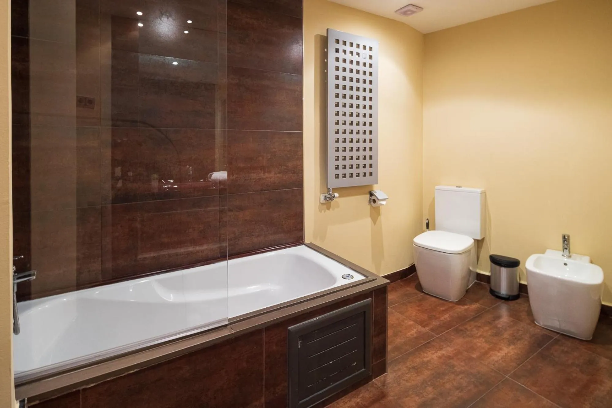 Toilet in Lucas House Apartments by Sitges Group