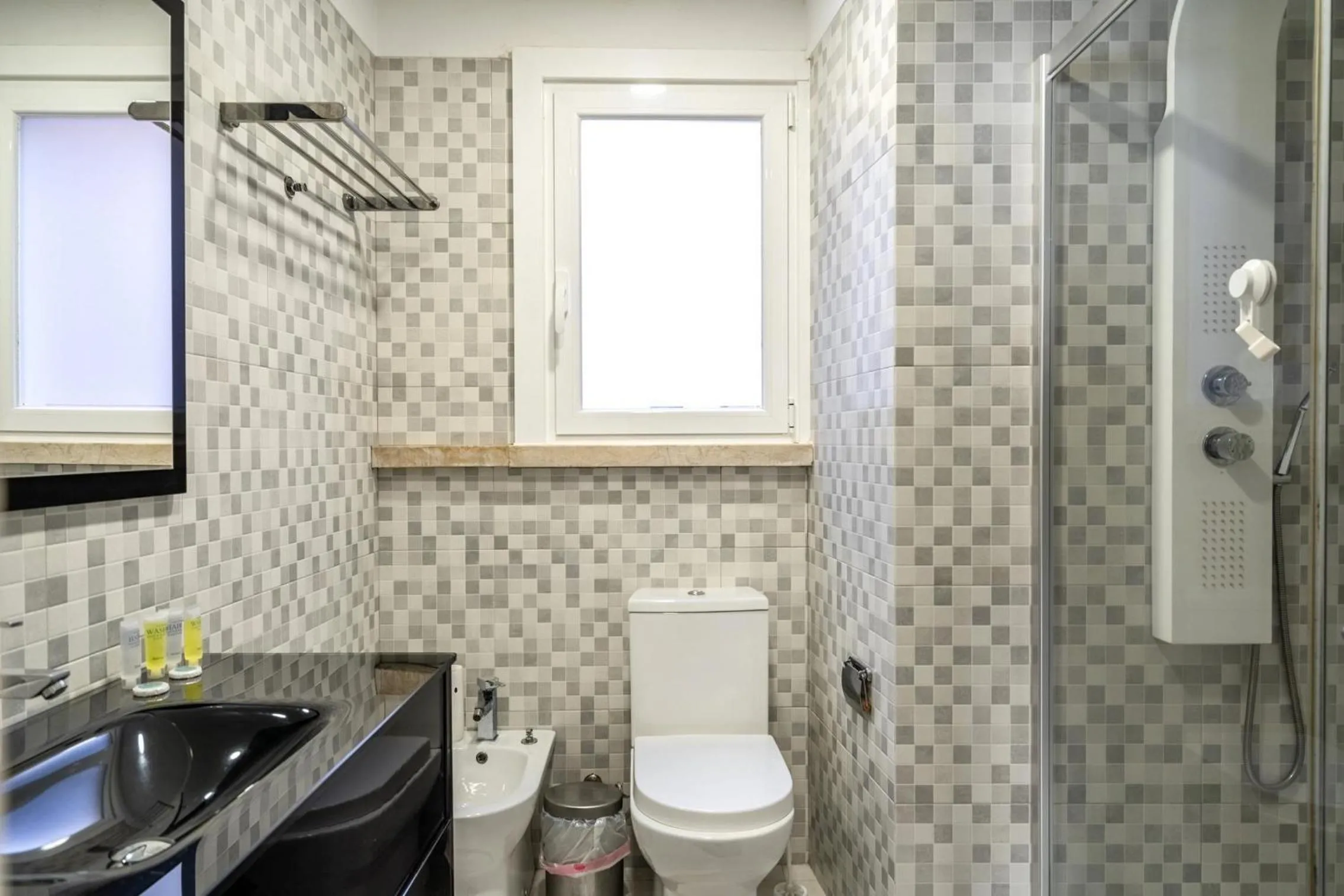 Toilet in Akicity Marques Pearl II