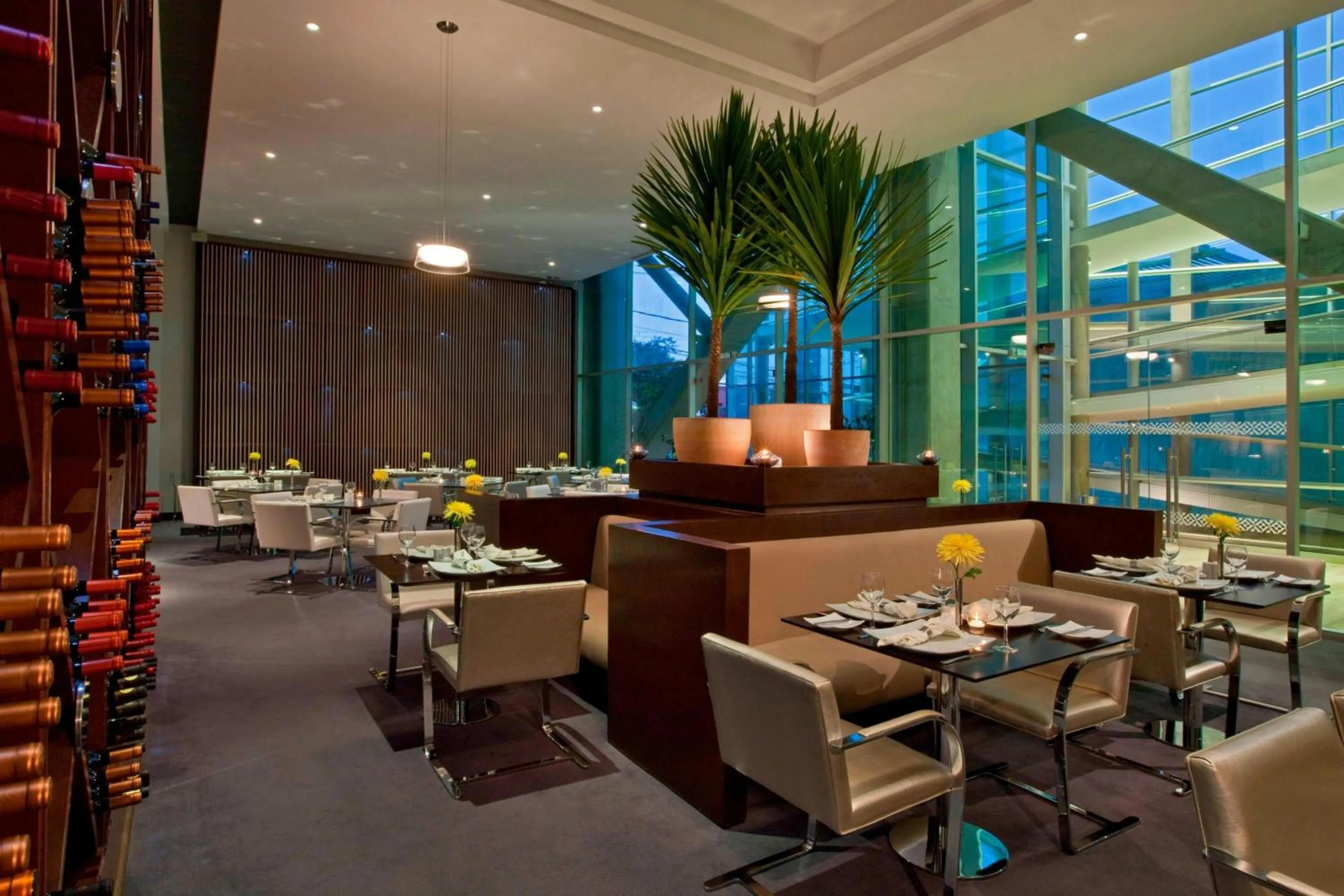 Restaurant/places to eat in Four Points By Sheraton Los Angeles
