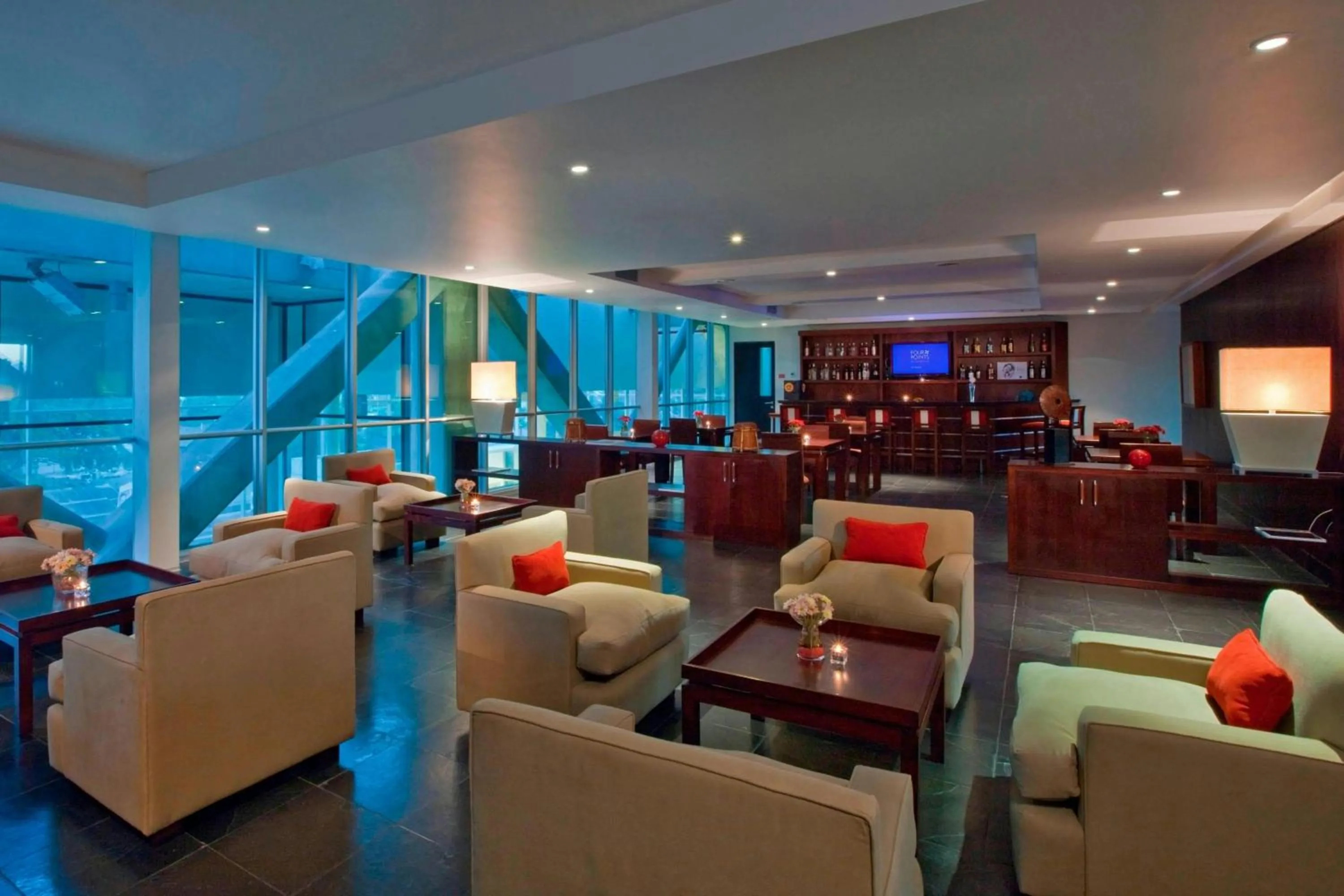 Lounge or bar in Four Points By Sheraton Los Angeles
