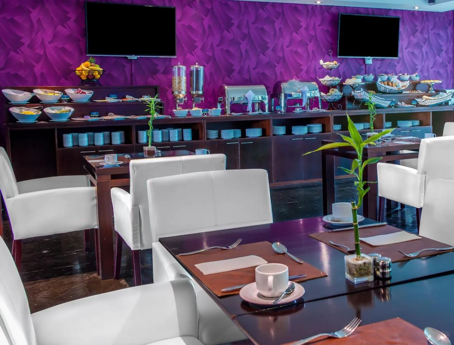 Restaurant/places to eat in Four Points By Sheraton Los Angeles