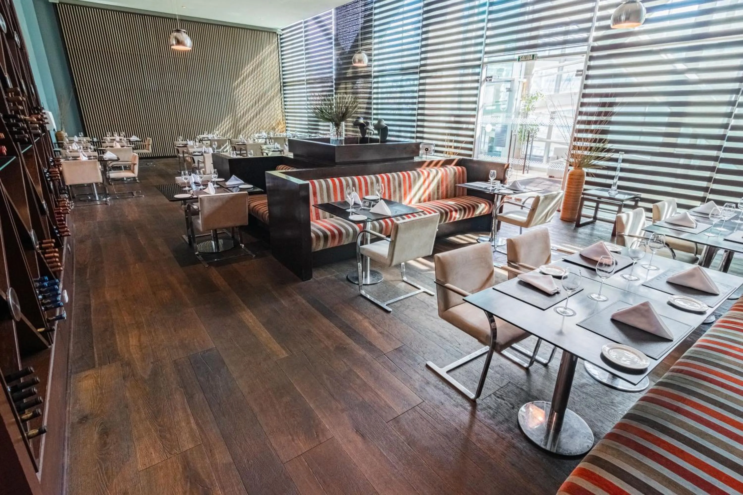 Restaurant/places to eat in Four Points By Sheraton Los Angeles