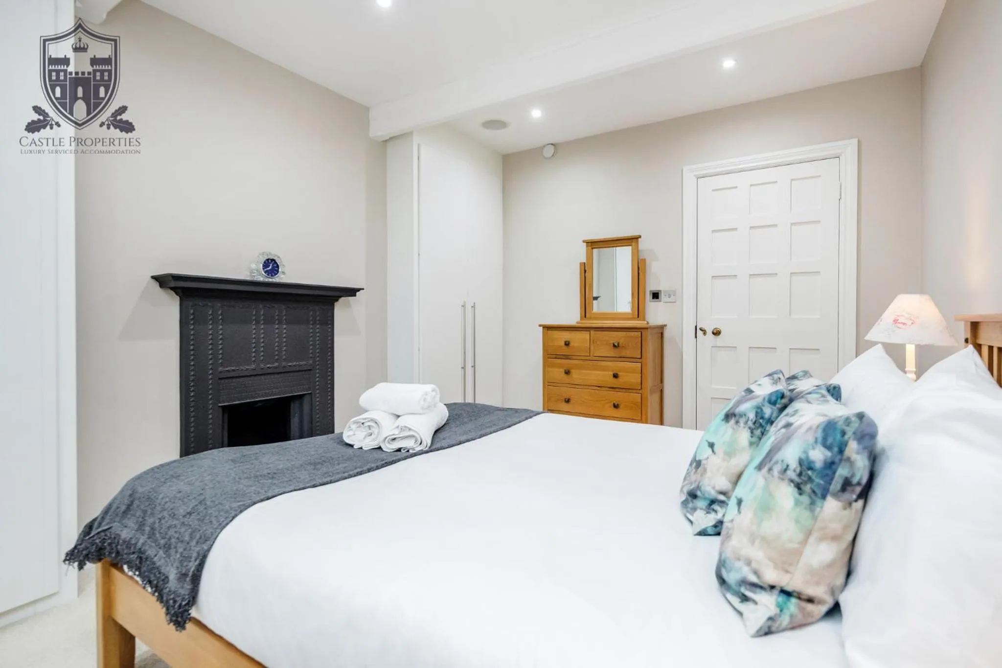 Bed in Castle Properties:Eton-The College
