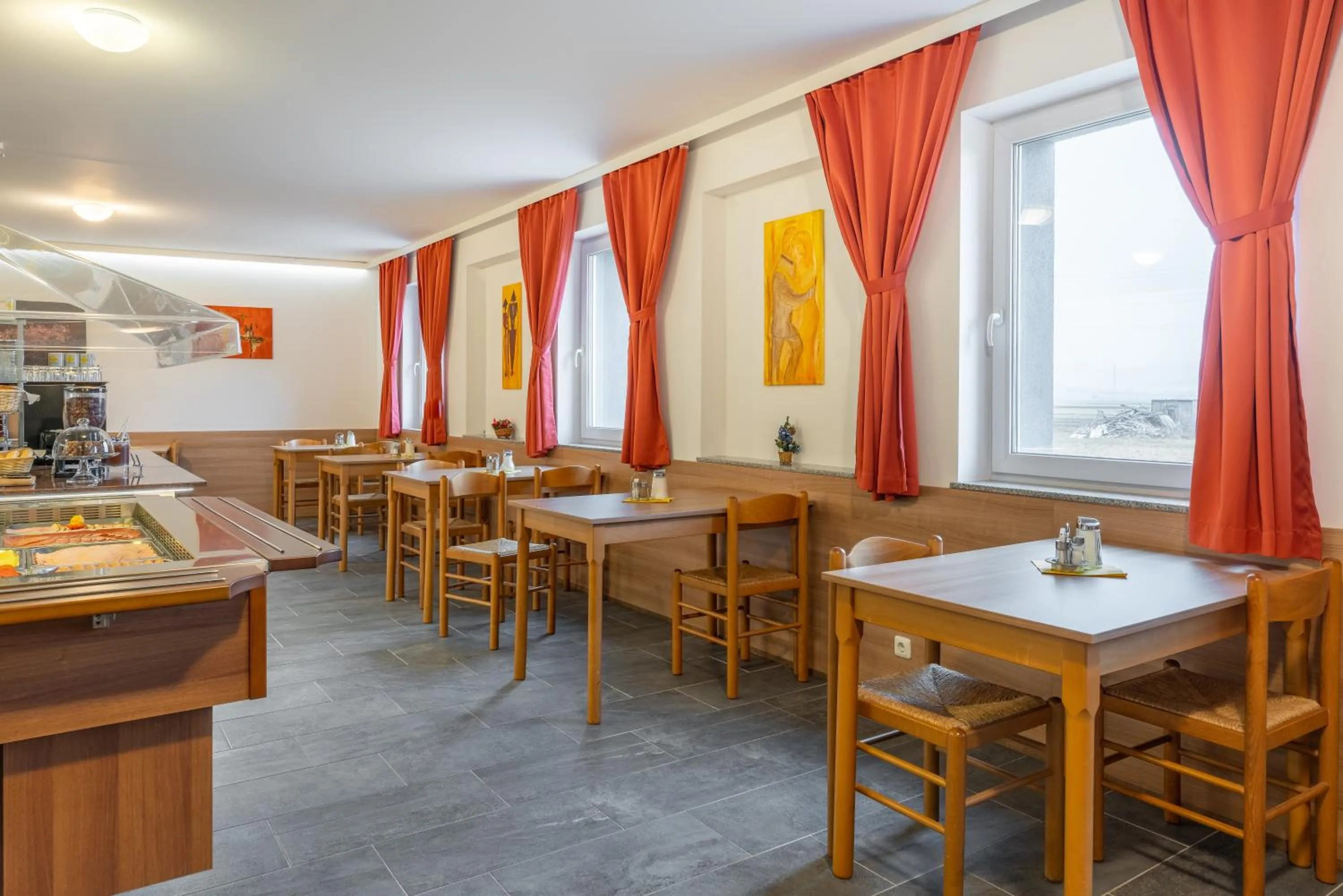 Dining area in OEKOTEL Treffpunkt Föhrenhain