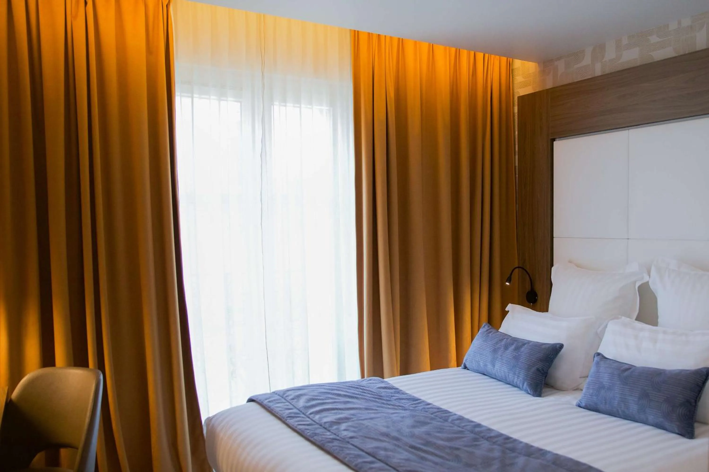 Bedroom, Bed in Le Grand Hôtel Grenoble, BW Premier Collection by Best Western