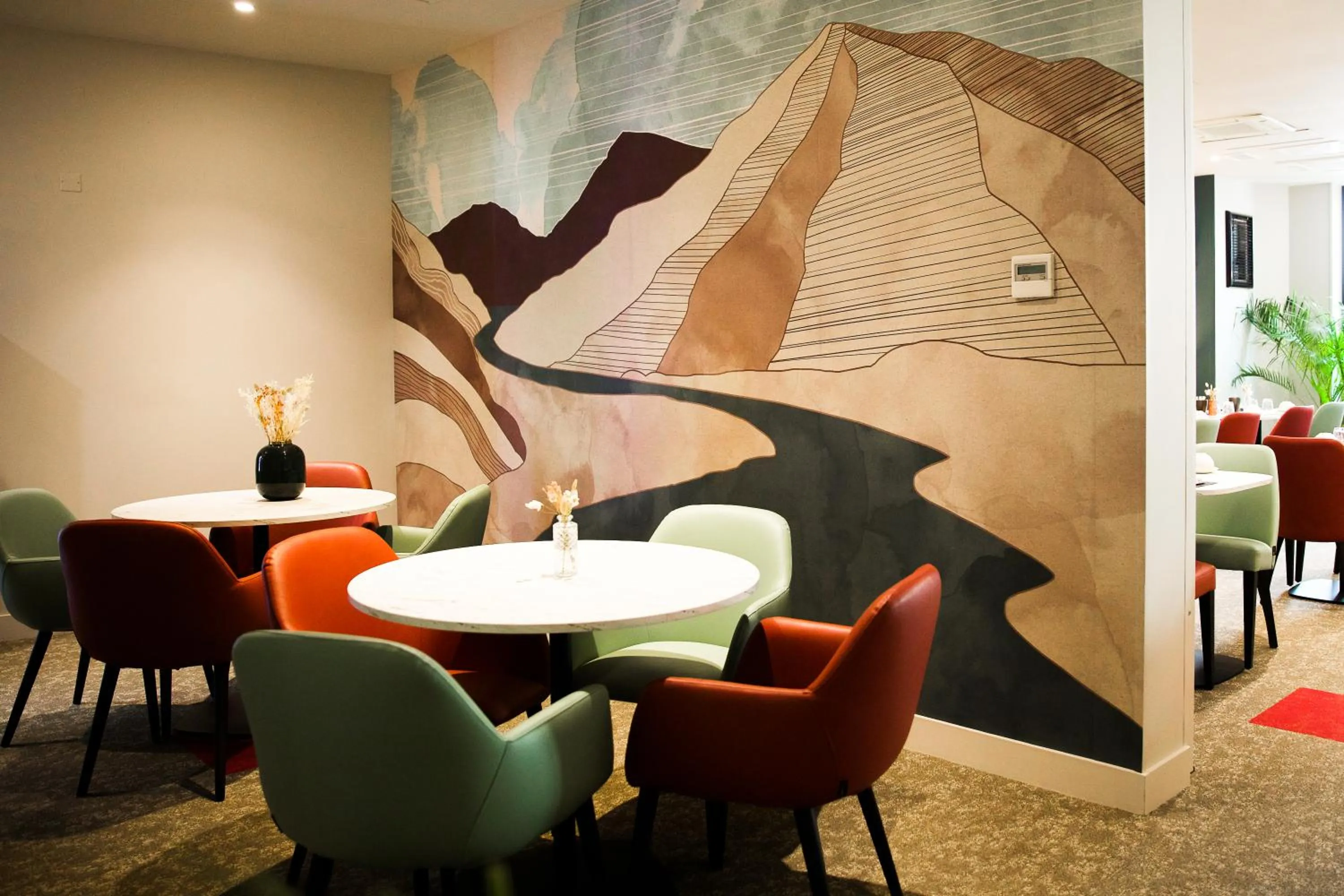 Lounge or bar in Le Grand Hôtel Grenoble, BW Premier Collection by Best Western