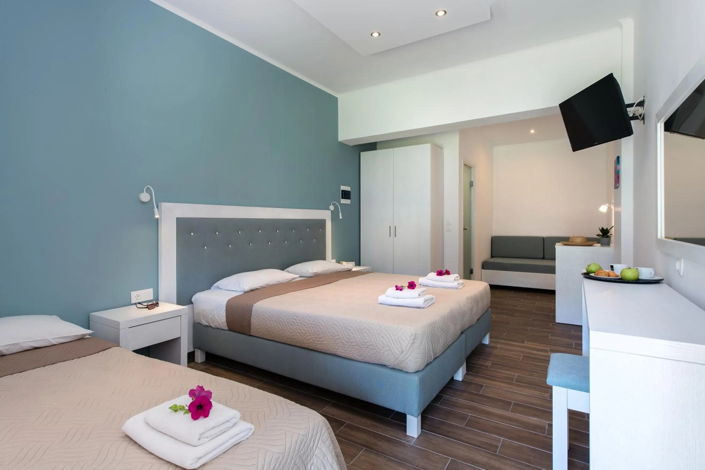 Photo of the whole room, Bed in Anita