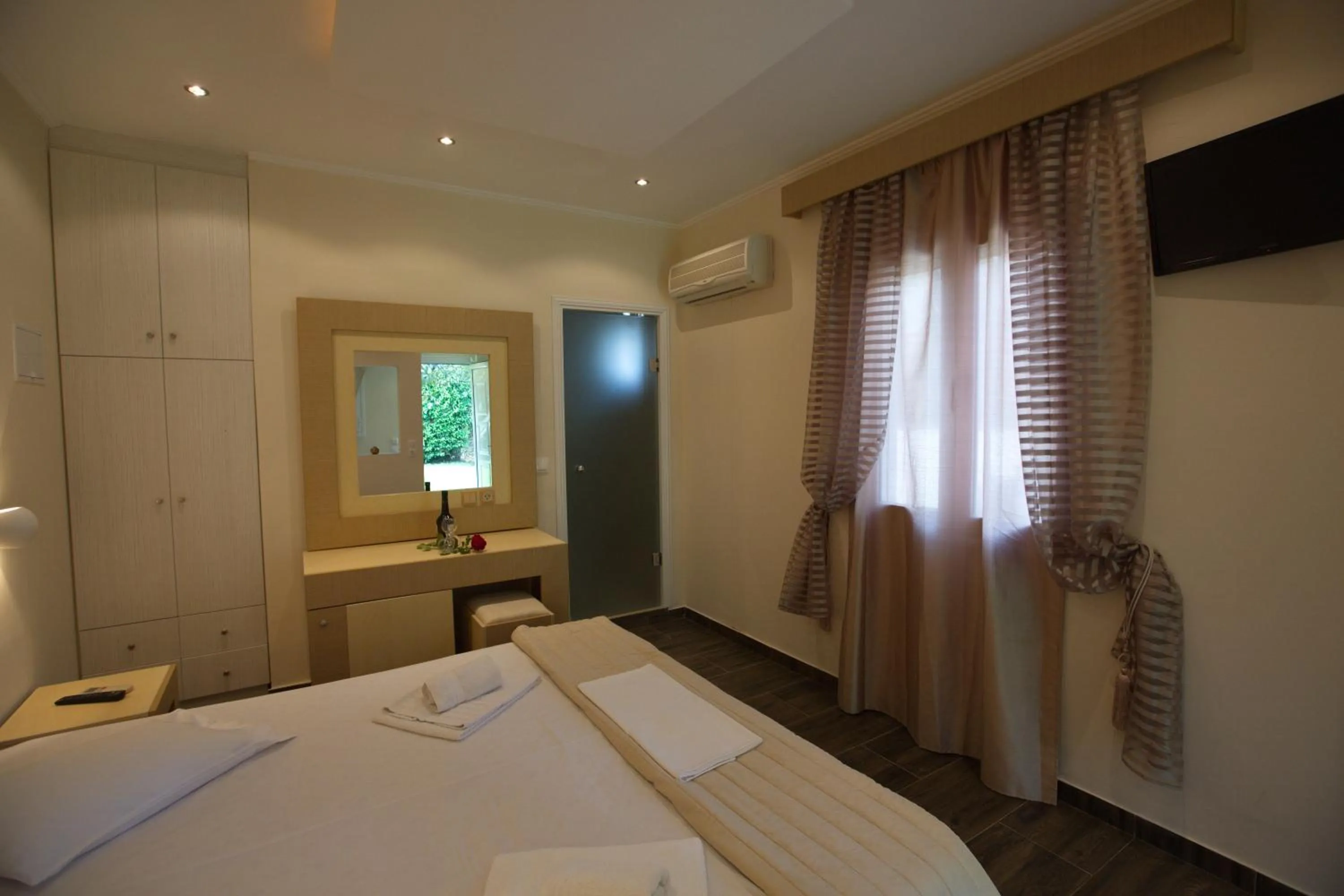 Bedroom, Bed in Anita