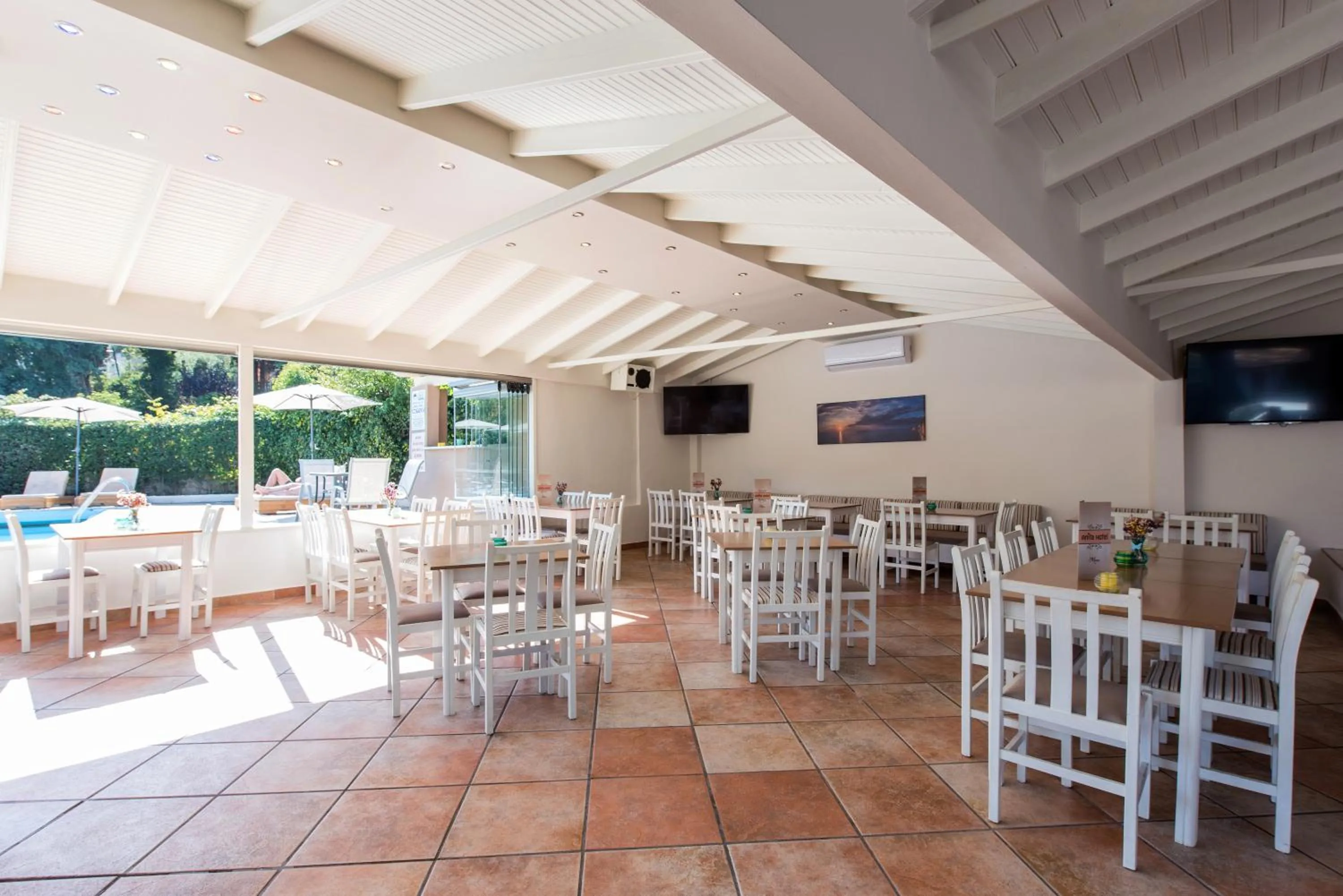 Restaurant/places to eat in Anita