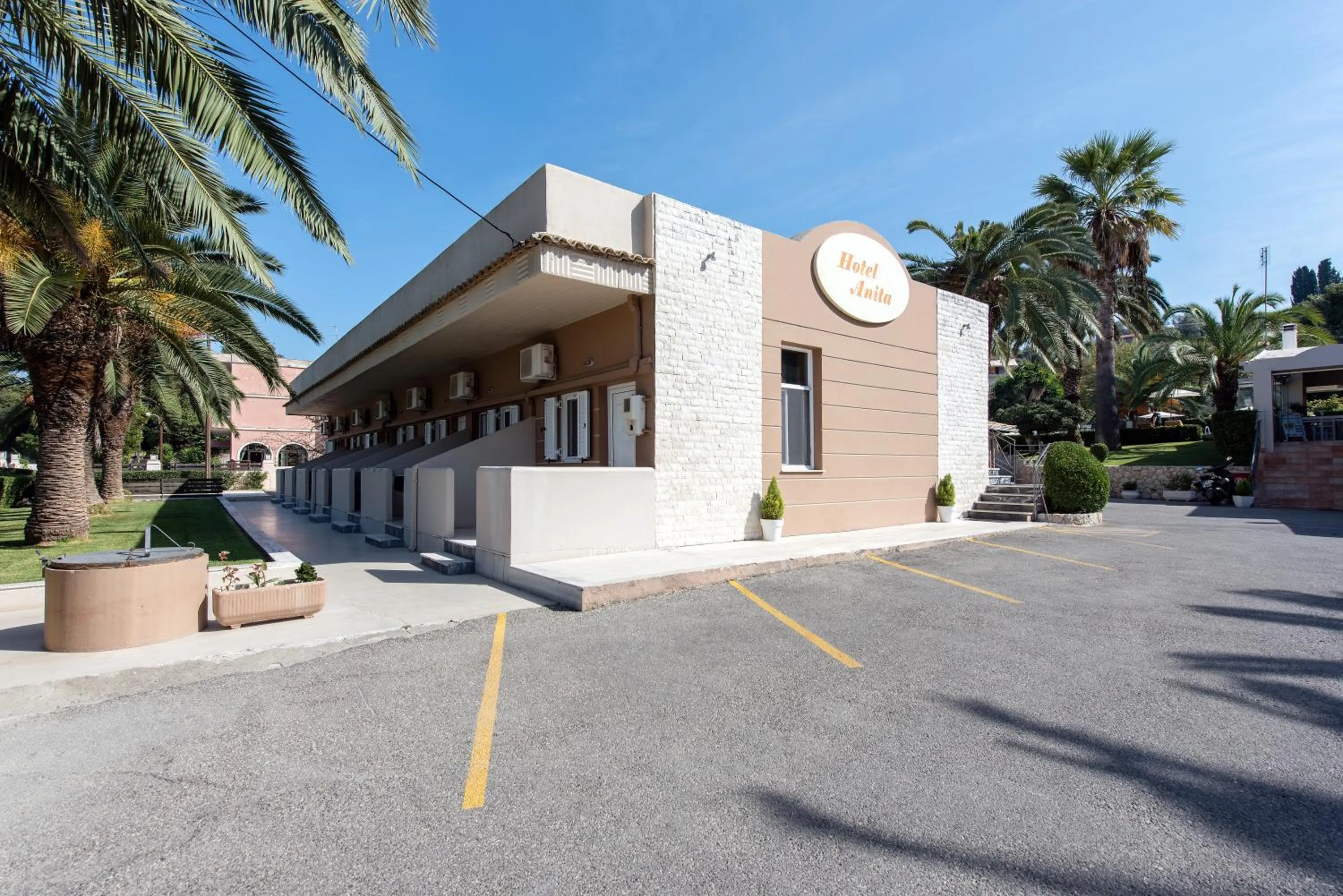 Facade/entrance in Anita