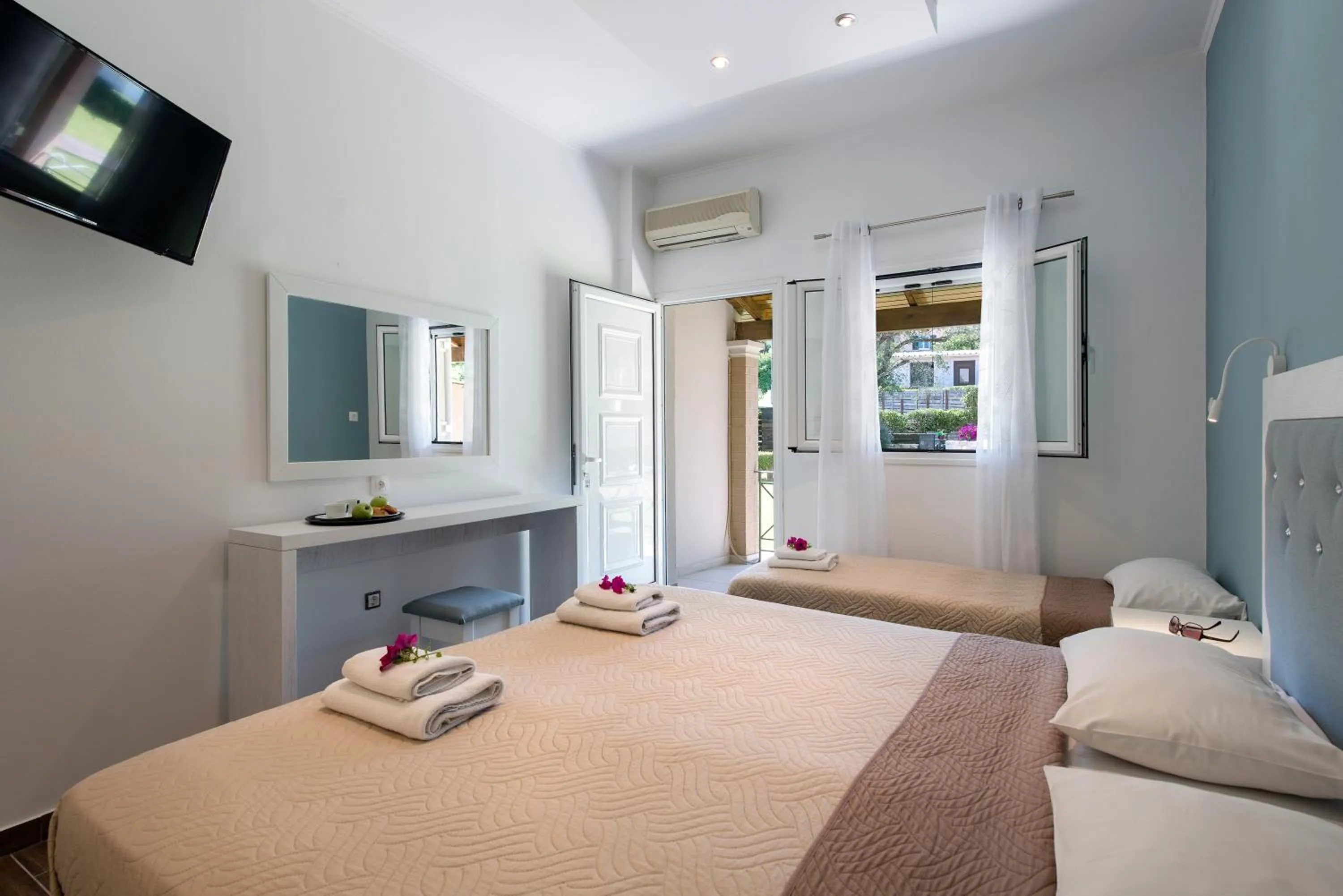 Photo of the whole room, Bed in Anita