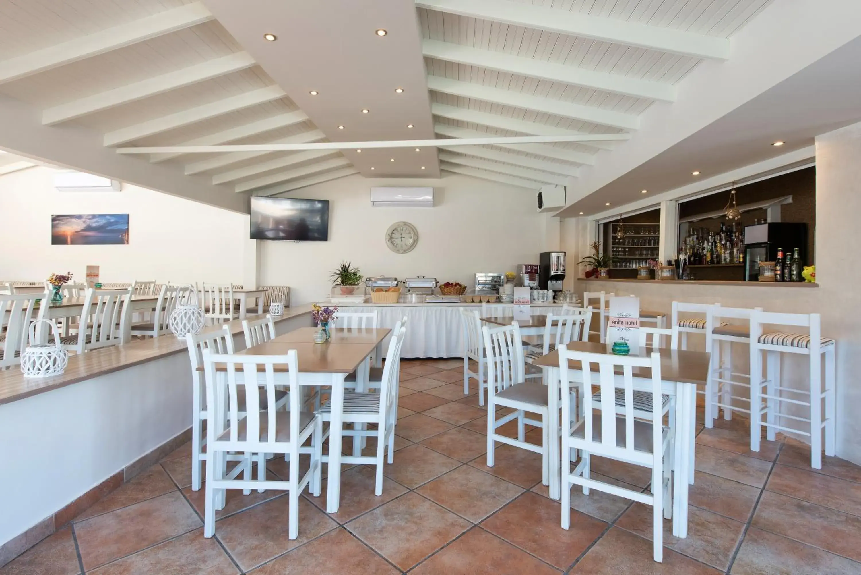 Lounge or bar in Anita Lounge or bar in Anita