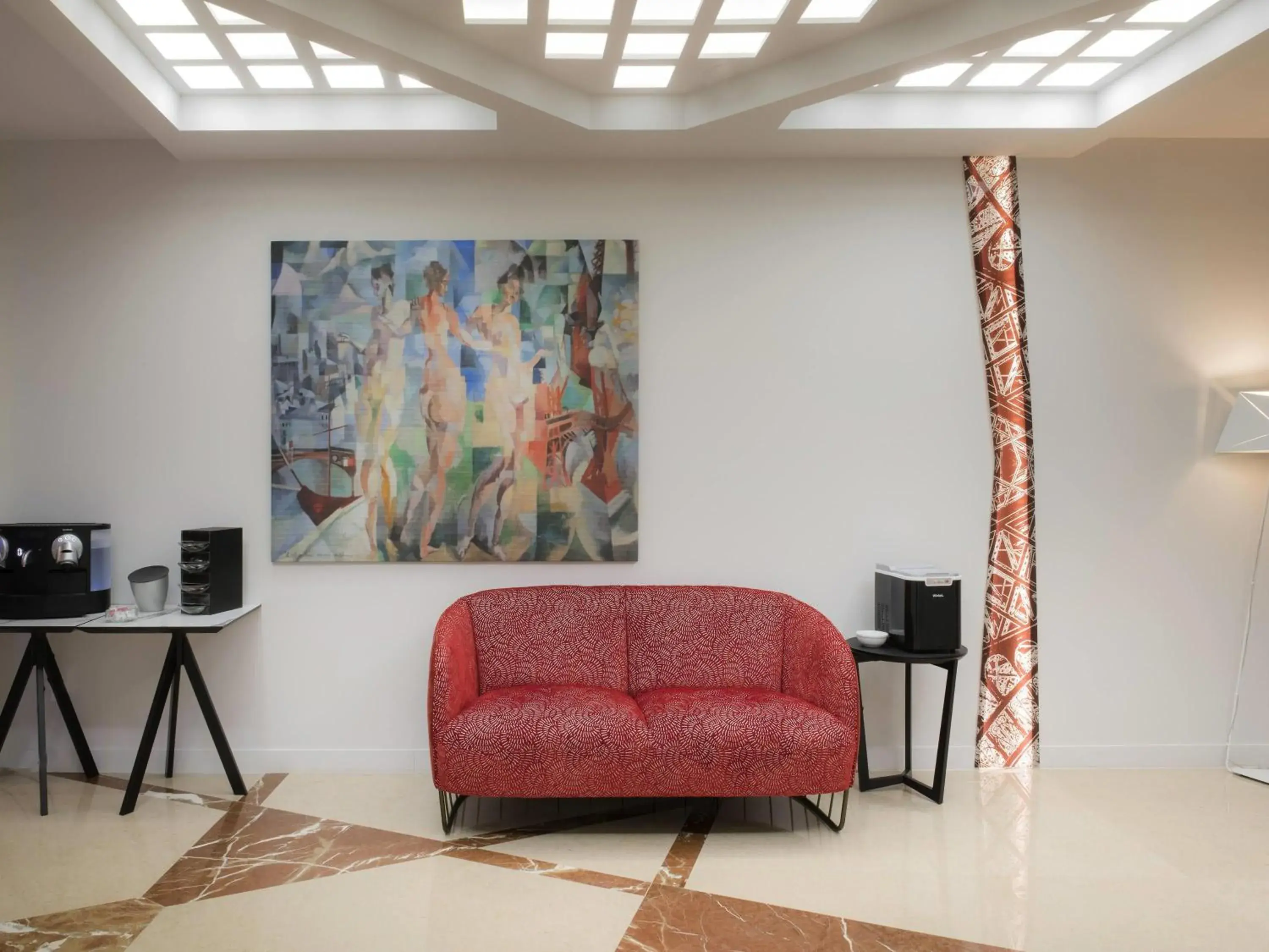 Lounge or bar in Mercure Paris Pont de Levallois Neuilly Lounge or bar in Mercure Paris Pont de Levallois Neuilly