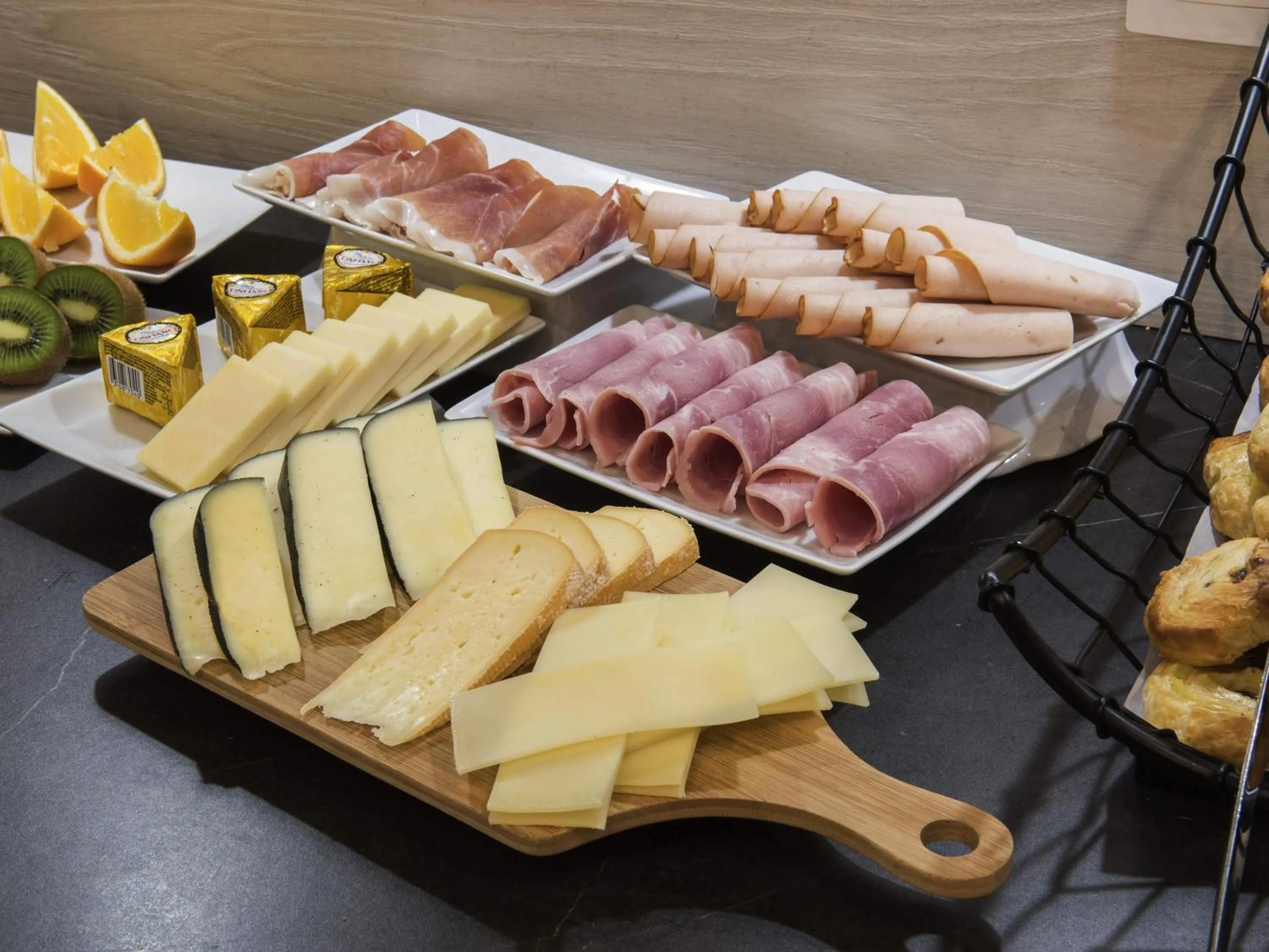 Breakfast in Mercure Paris Pont de Levallois Neuilly