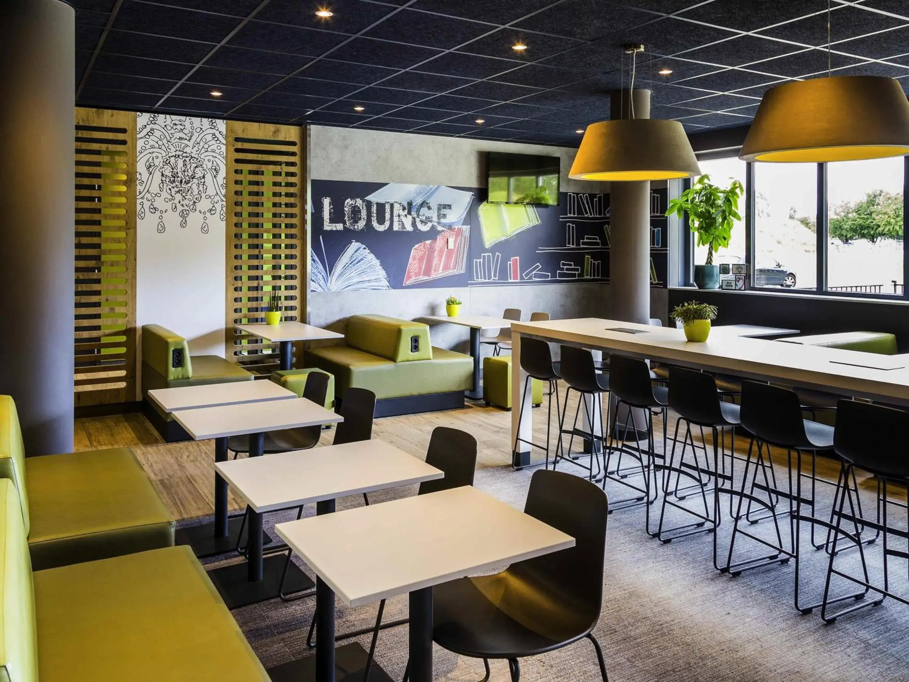Lounge or bar in ibis budget Stein Maastricht Lounge or bar in ibis budget Stein Maastricht