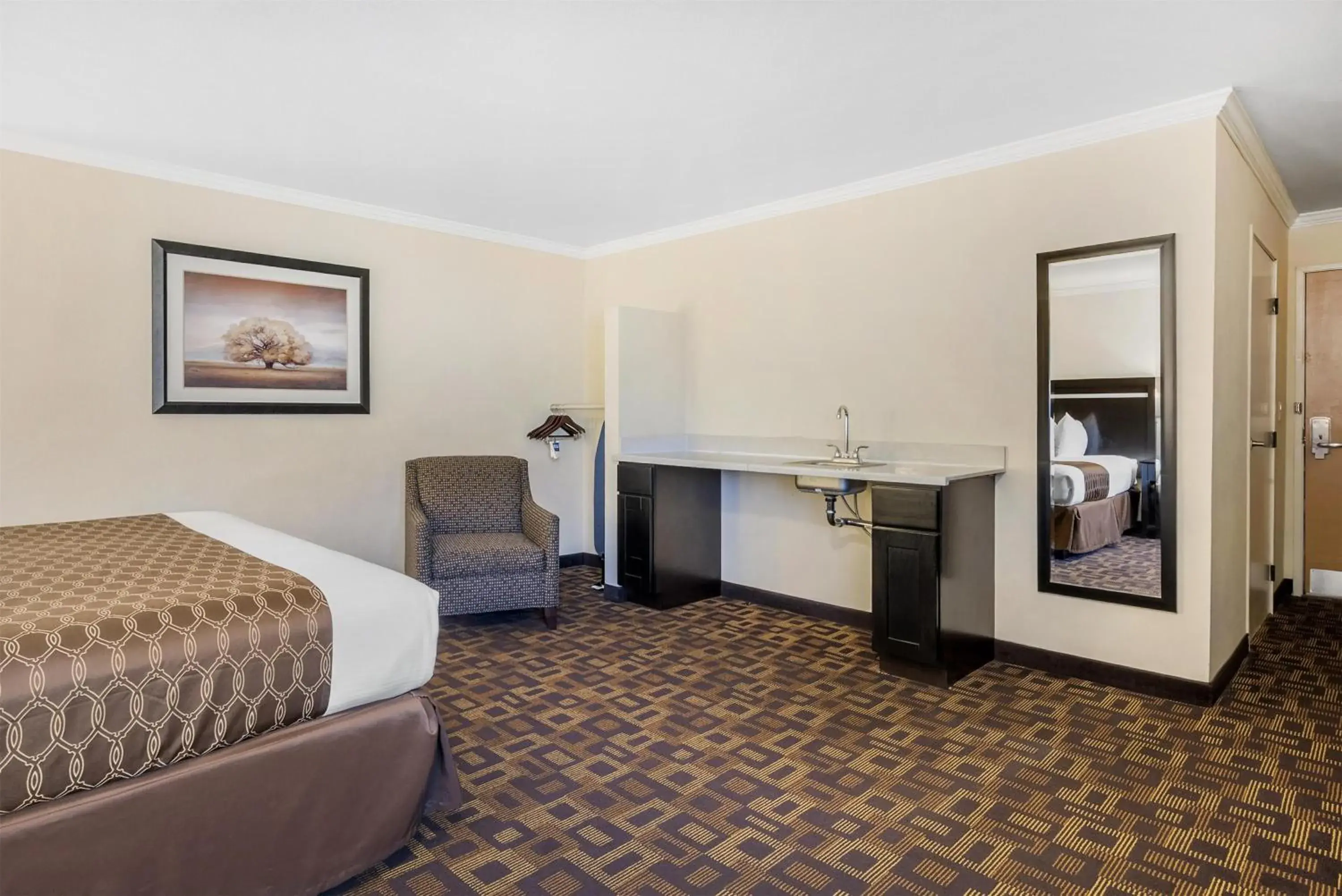 Bedroom, Bed in Best Western PLUS Inn of Hayward Bedroom, Bed in Best Western PLUS Inn of Hayward