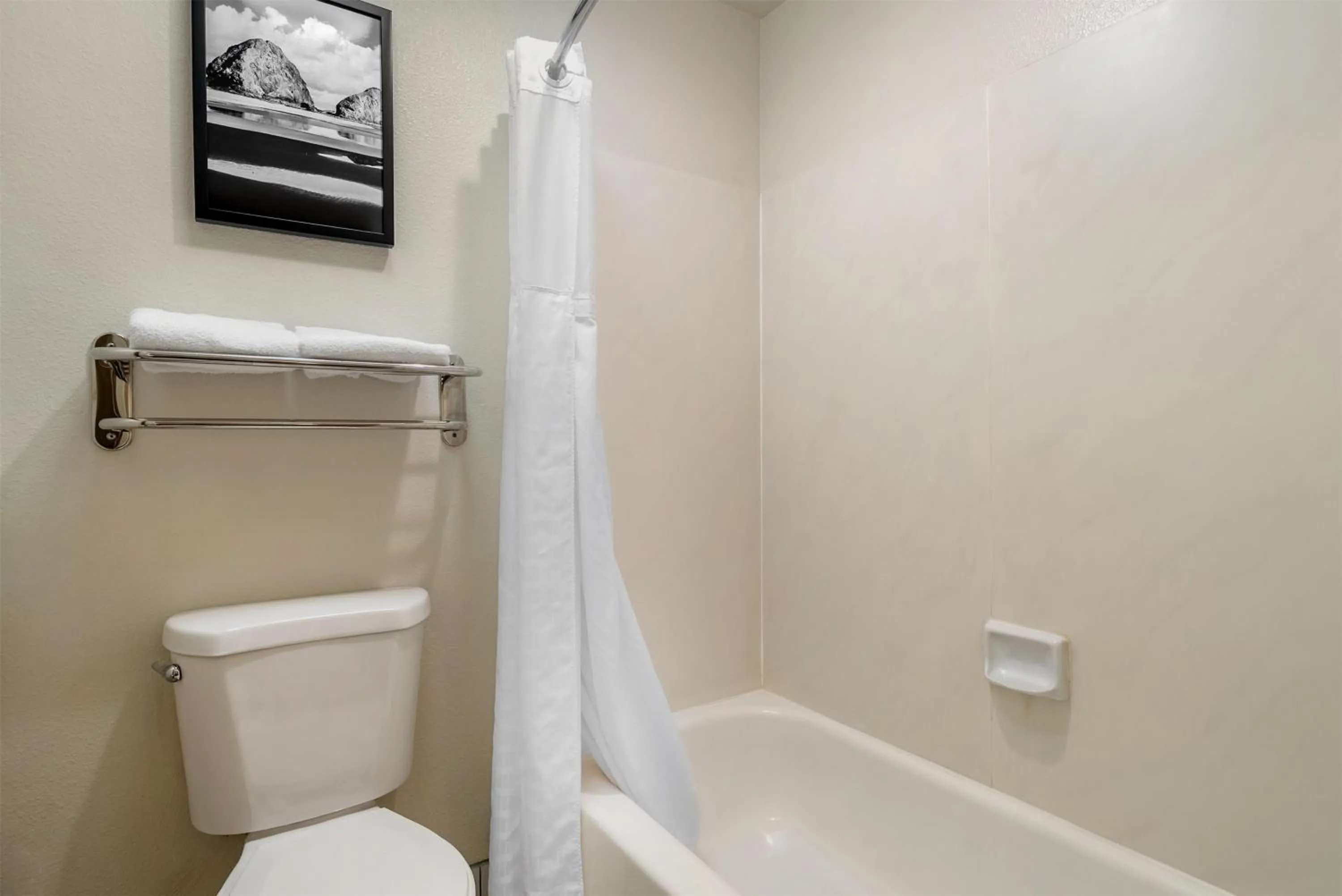 Bathroom in Best Western PLUS Inn of Hayward