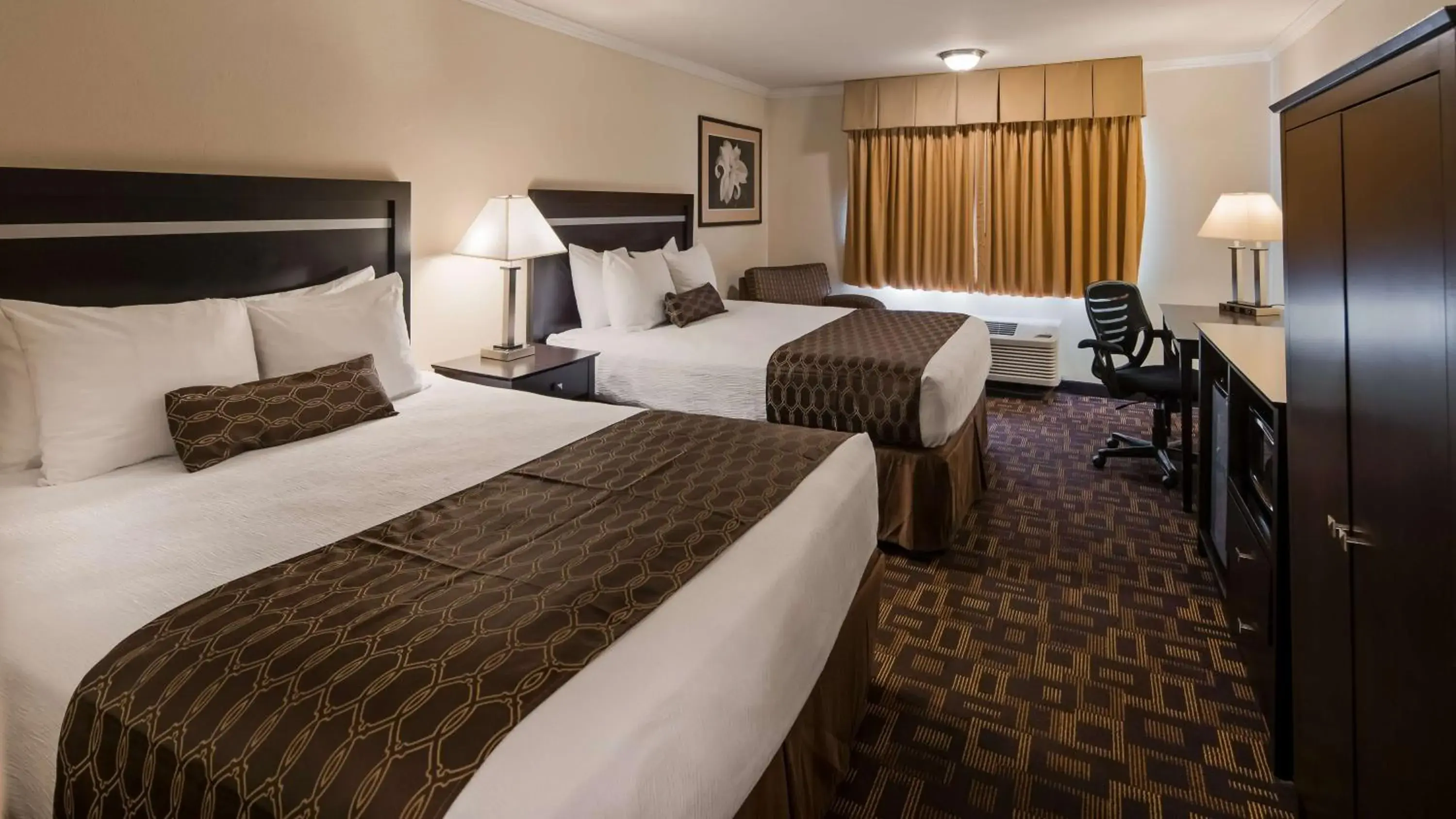 Bedroom, Bed in Best Western PLUS Inn of Hayward Bedroom, Bed in Best Western PLUS Inn of Hayward