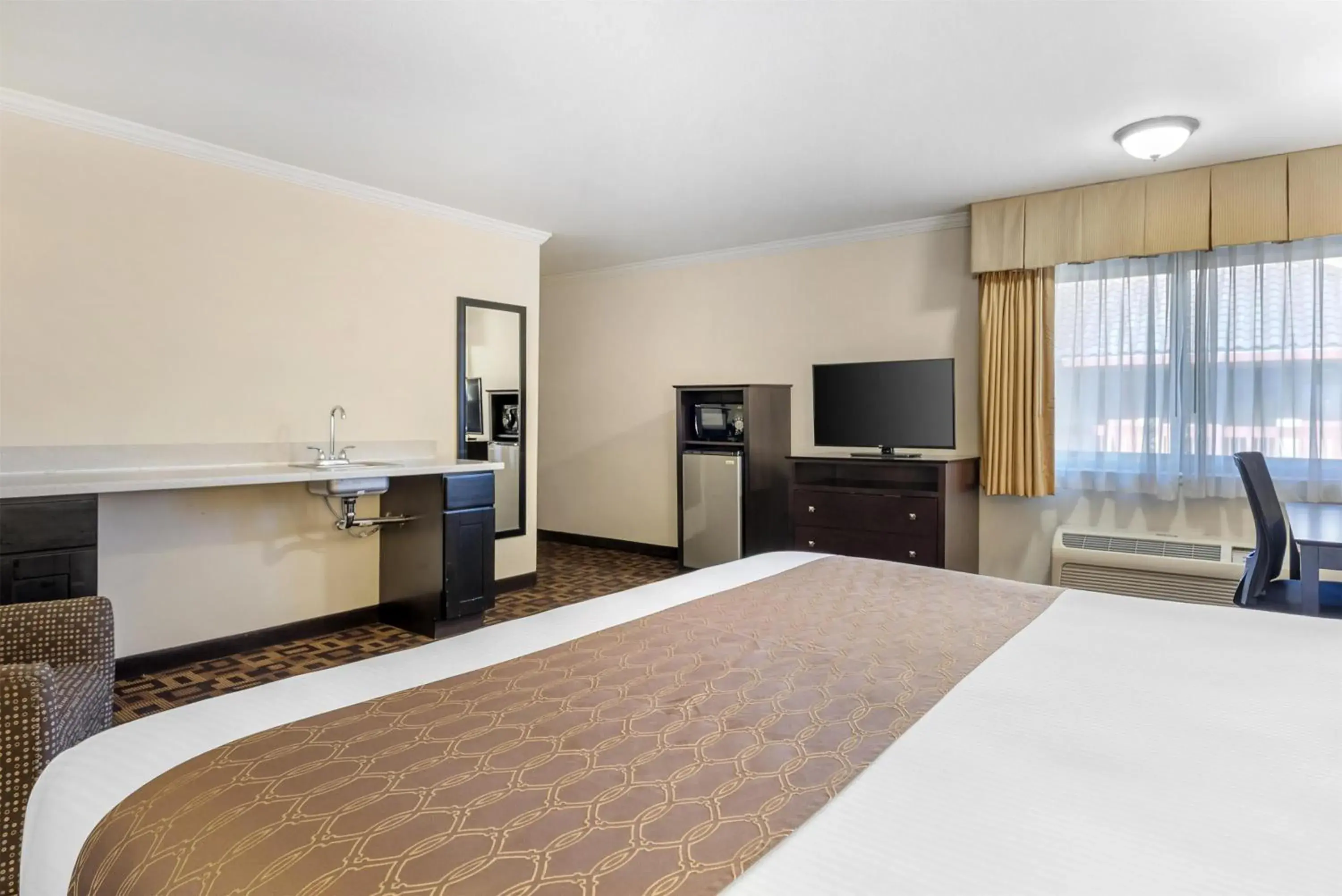 Bedroom, Bed in Best Western PLUS Inn of Hayward Bedroom, Bed in Best Western PLUS Inn of Hayward