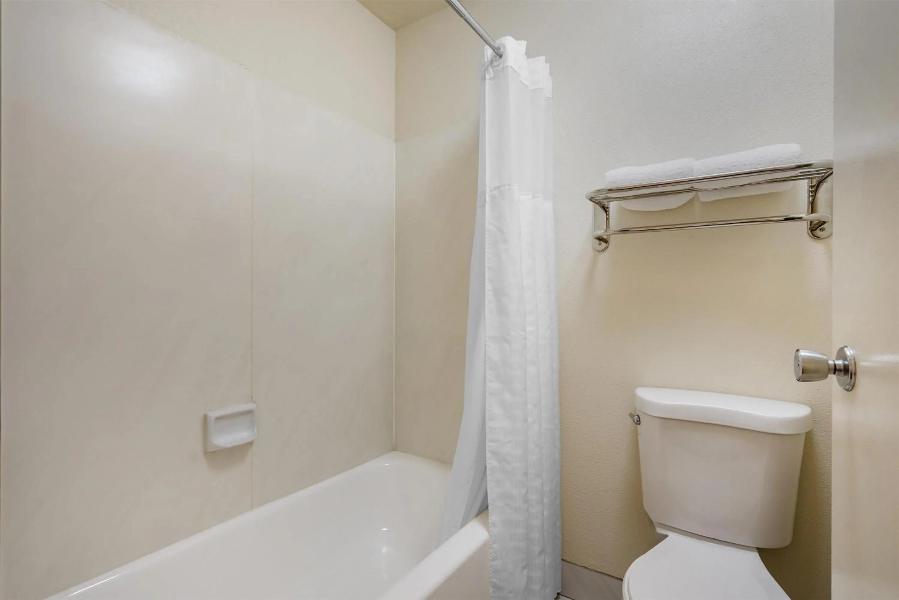 Bathroom in Best Western PLUS Inn of Hayward