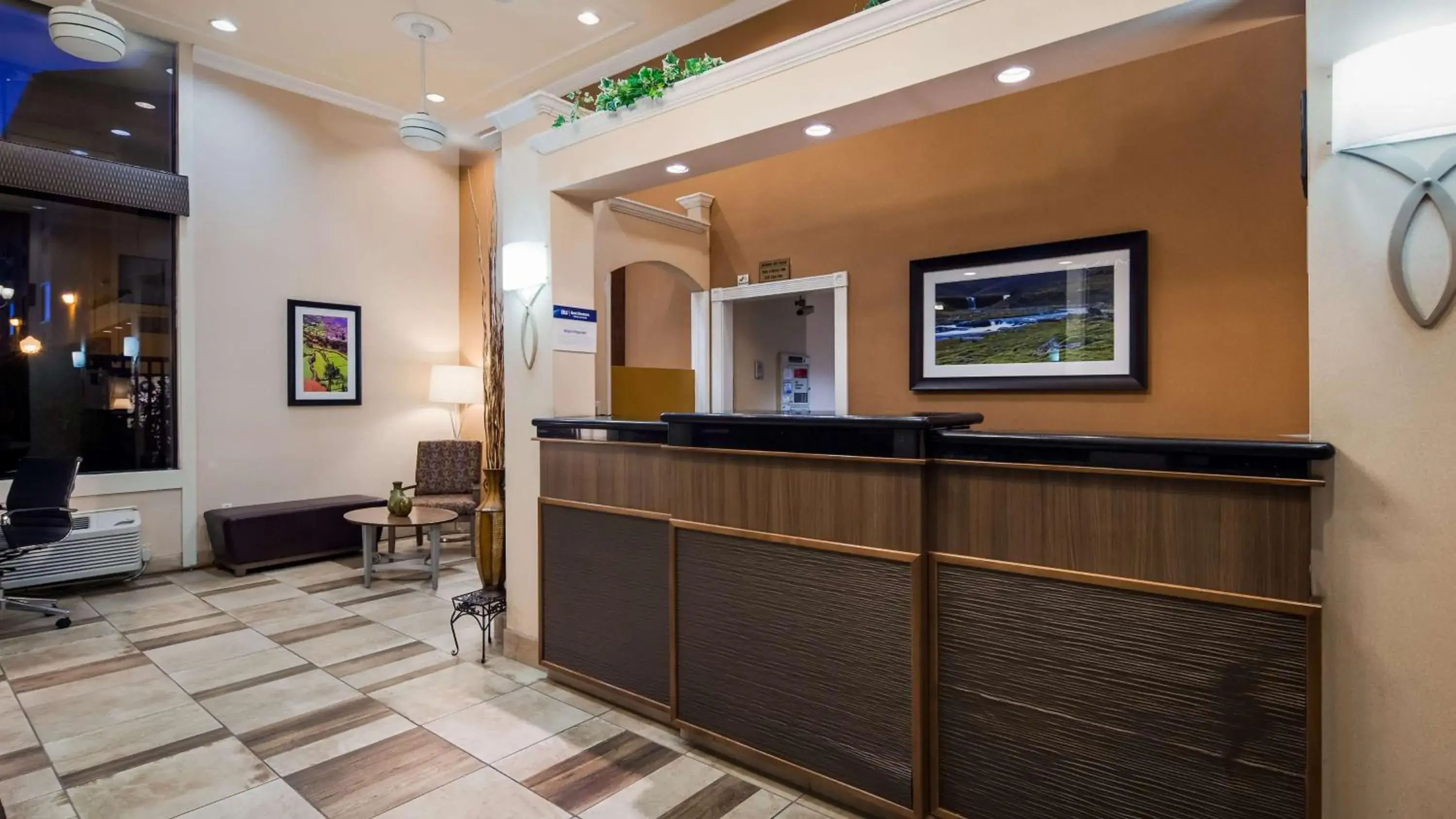 Lobby or reception in Best Western PLUS Inn of Hayward Lobby or reception in Best Western PLUS Inn of Hayward