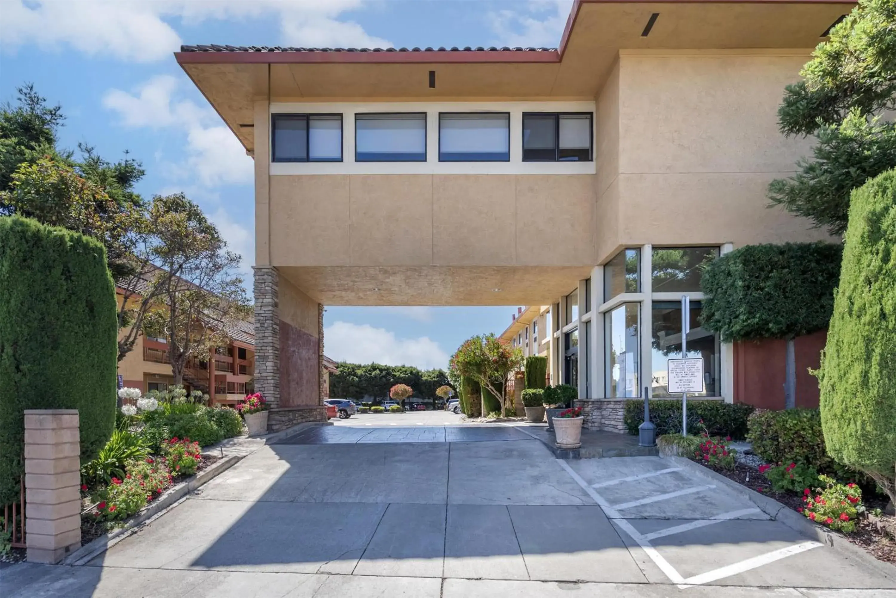 Property building in Best Western PLUS Inn of Hayward Property building in Best Western PLUS Inn of Hayward