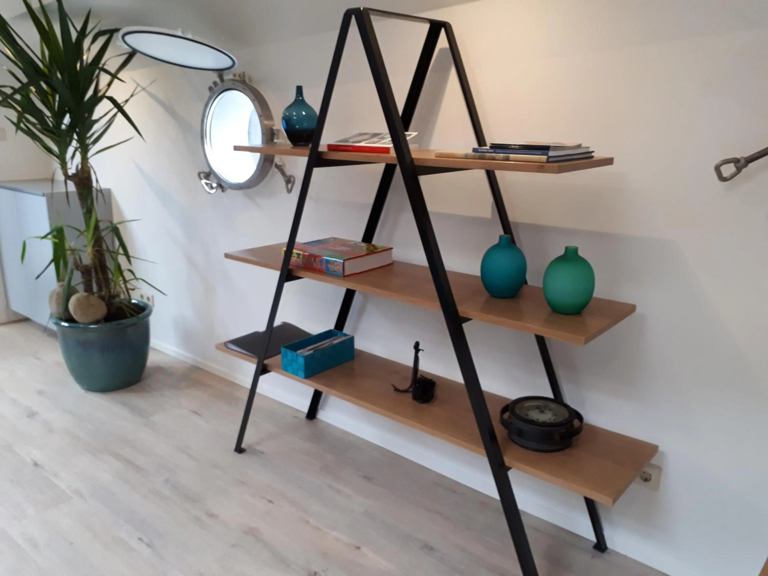 Communal lounge/ TV room in Rooms on Water