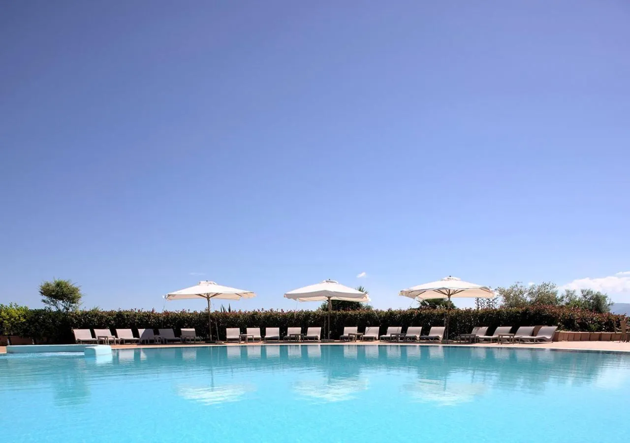 Swimming pool in Popilia Country Resort