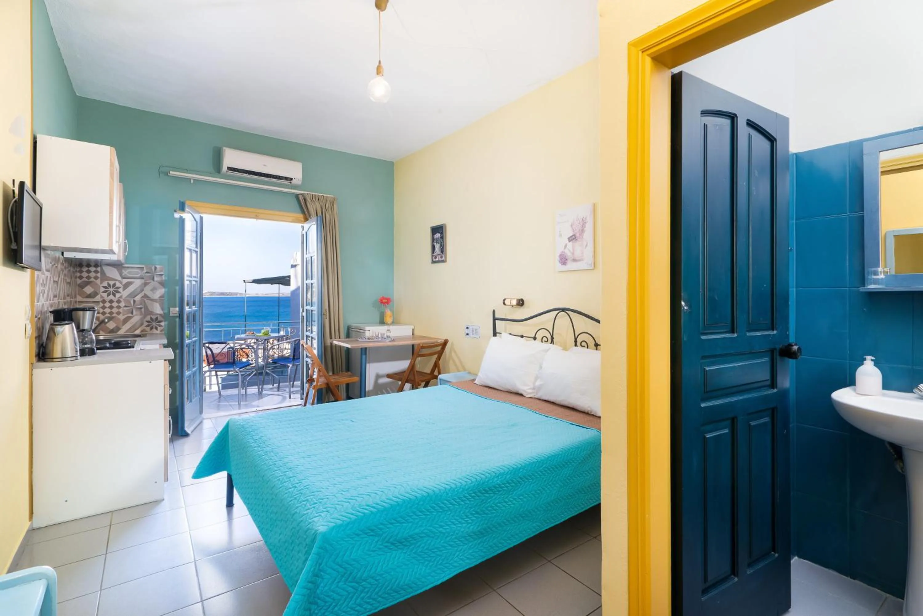 Bed in Afroditi Apartments