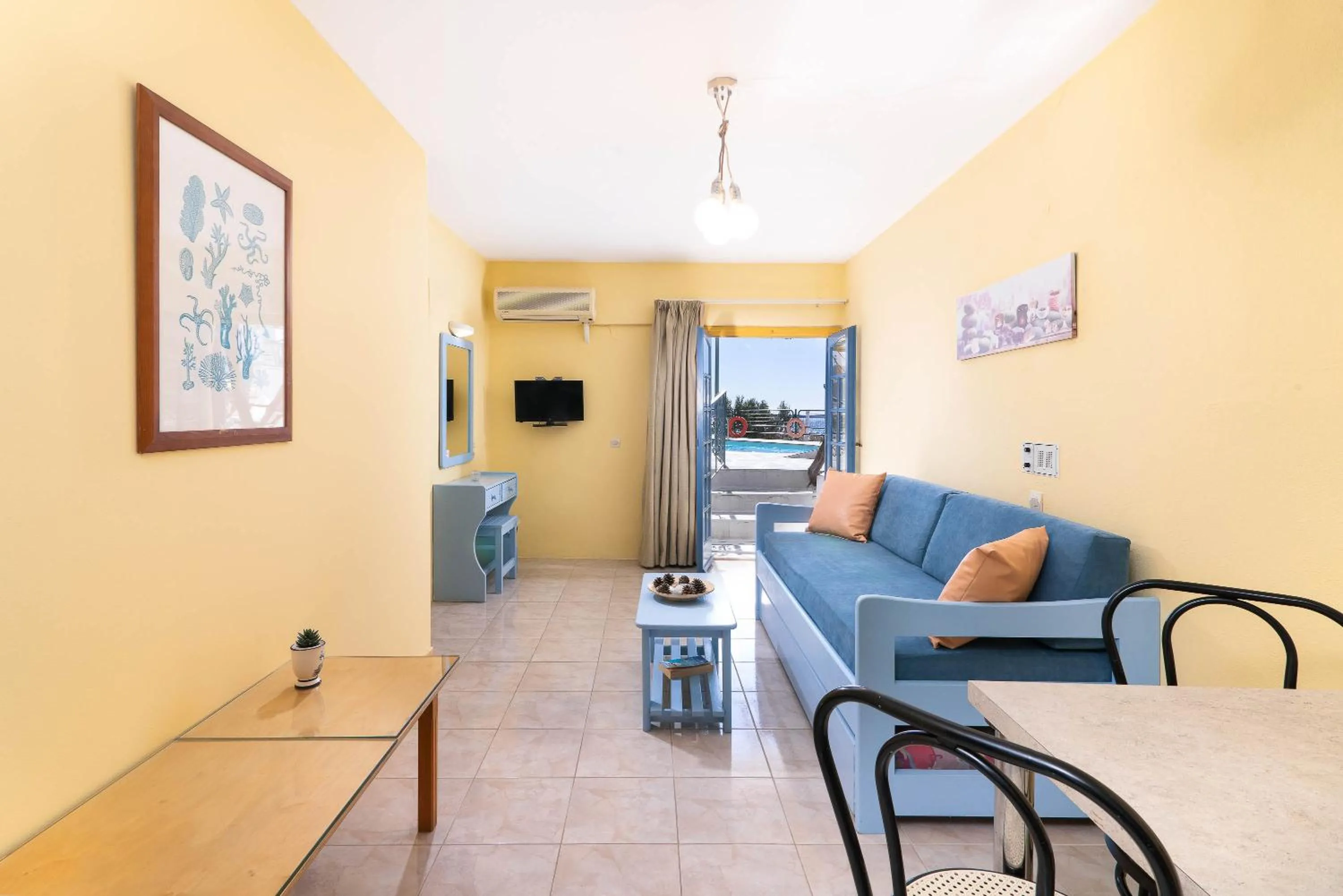 TV and multimedia in Afroditi Apartments