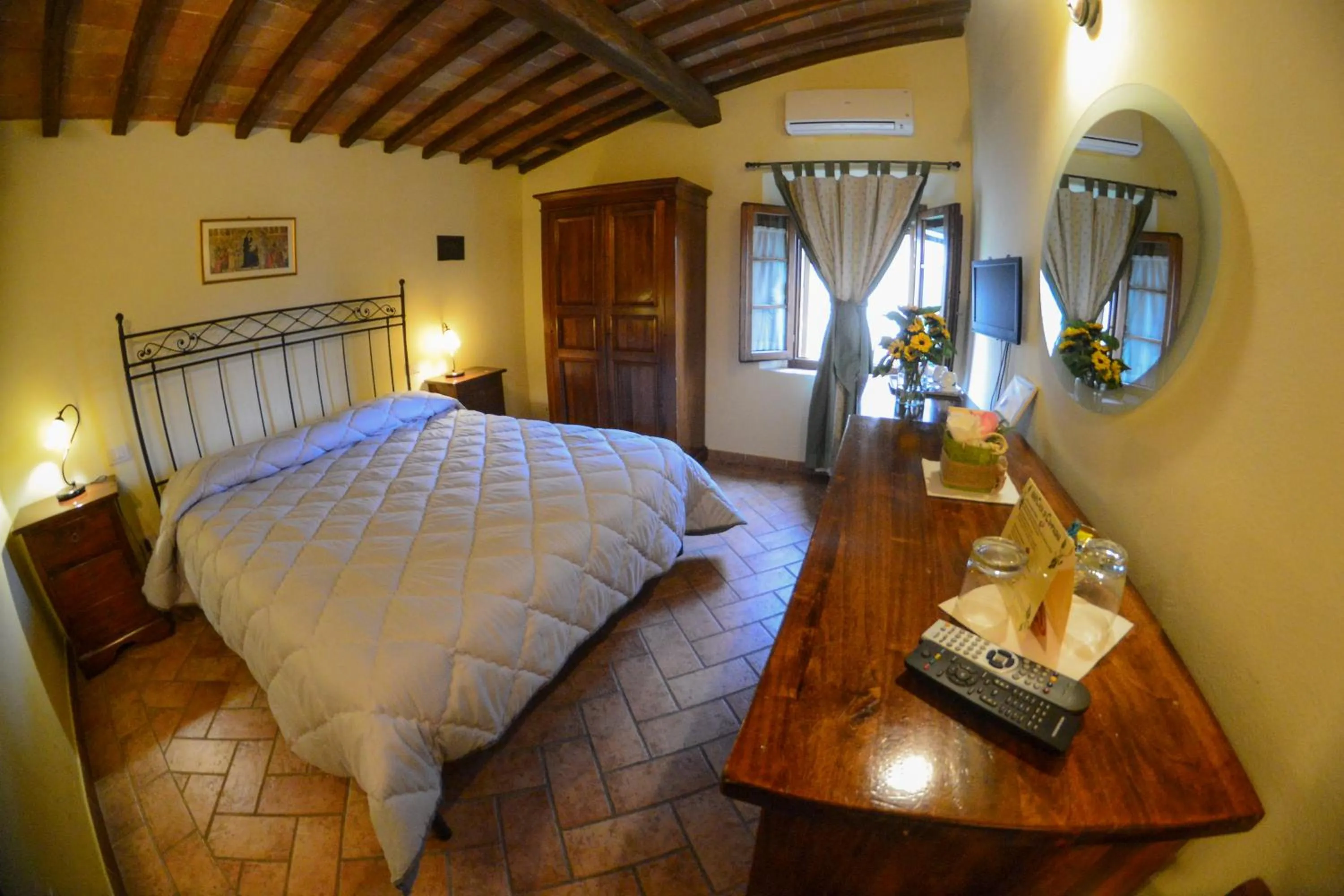 Photo of the whole room, Bed in Casa Di Campagna In Toscana