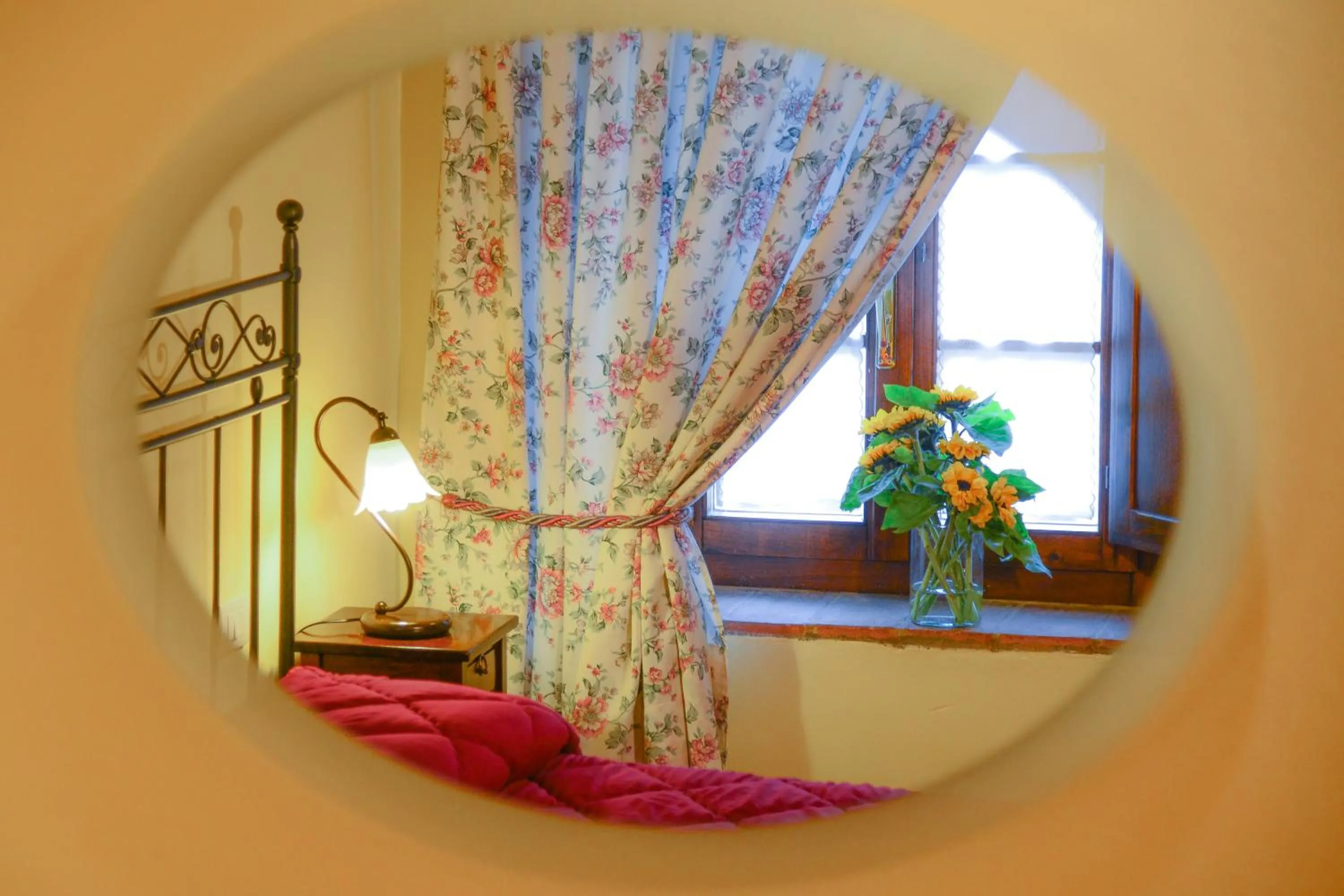 Decorative detail, Bed in Casa Di Campagna In Toscana